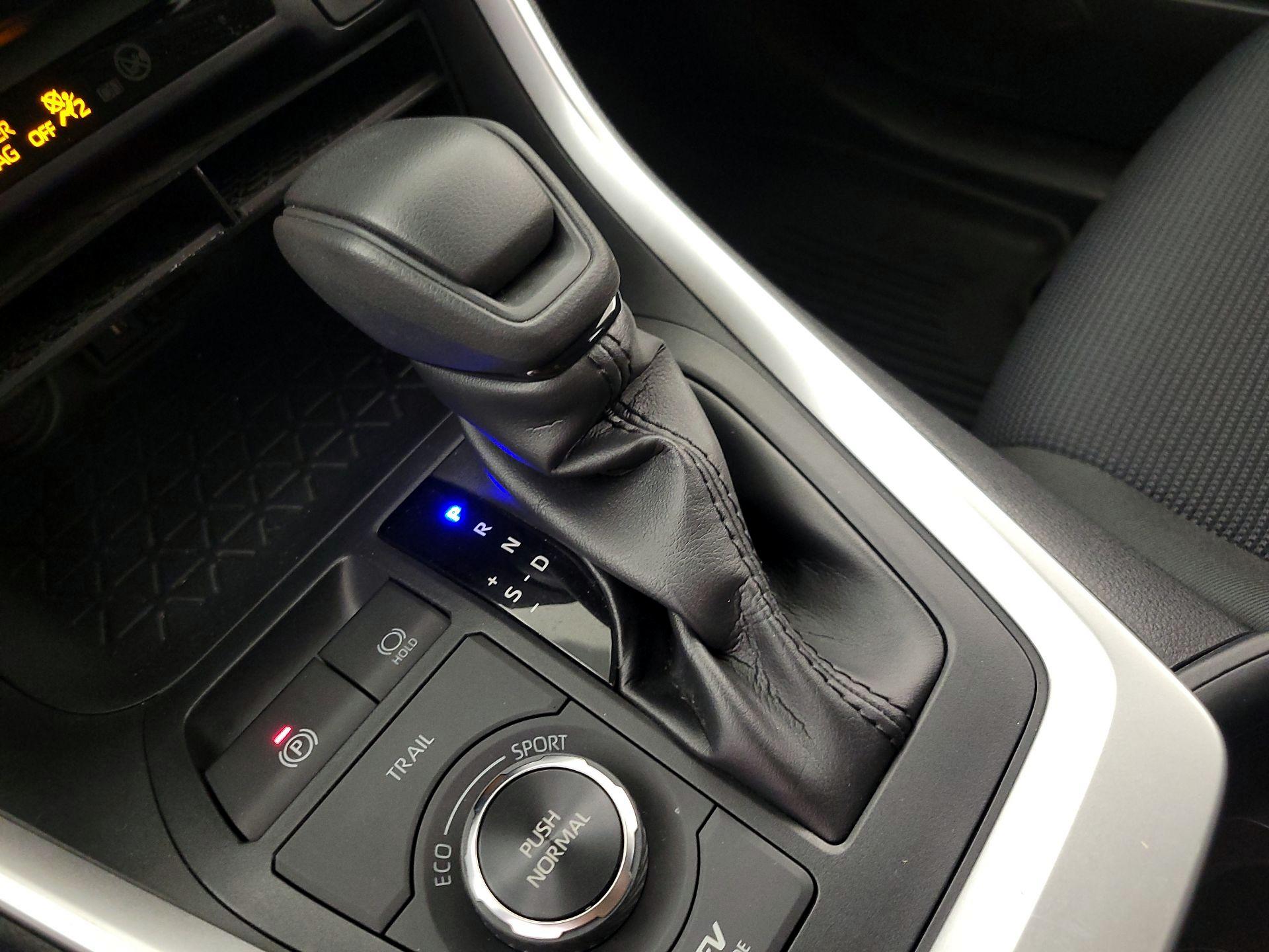 Thumbnail: 2022 Toyota RAV4 - 17