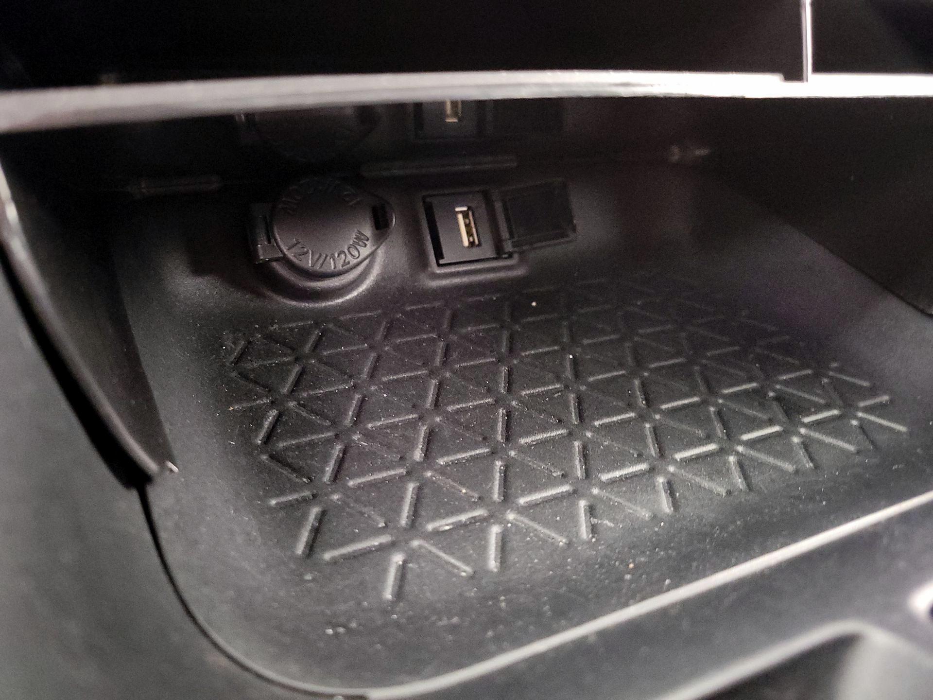 Thumbnail: 2022 Toyota RAV4 - 18