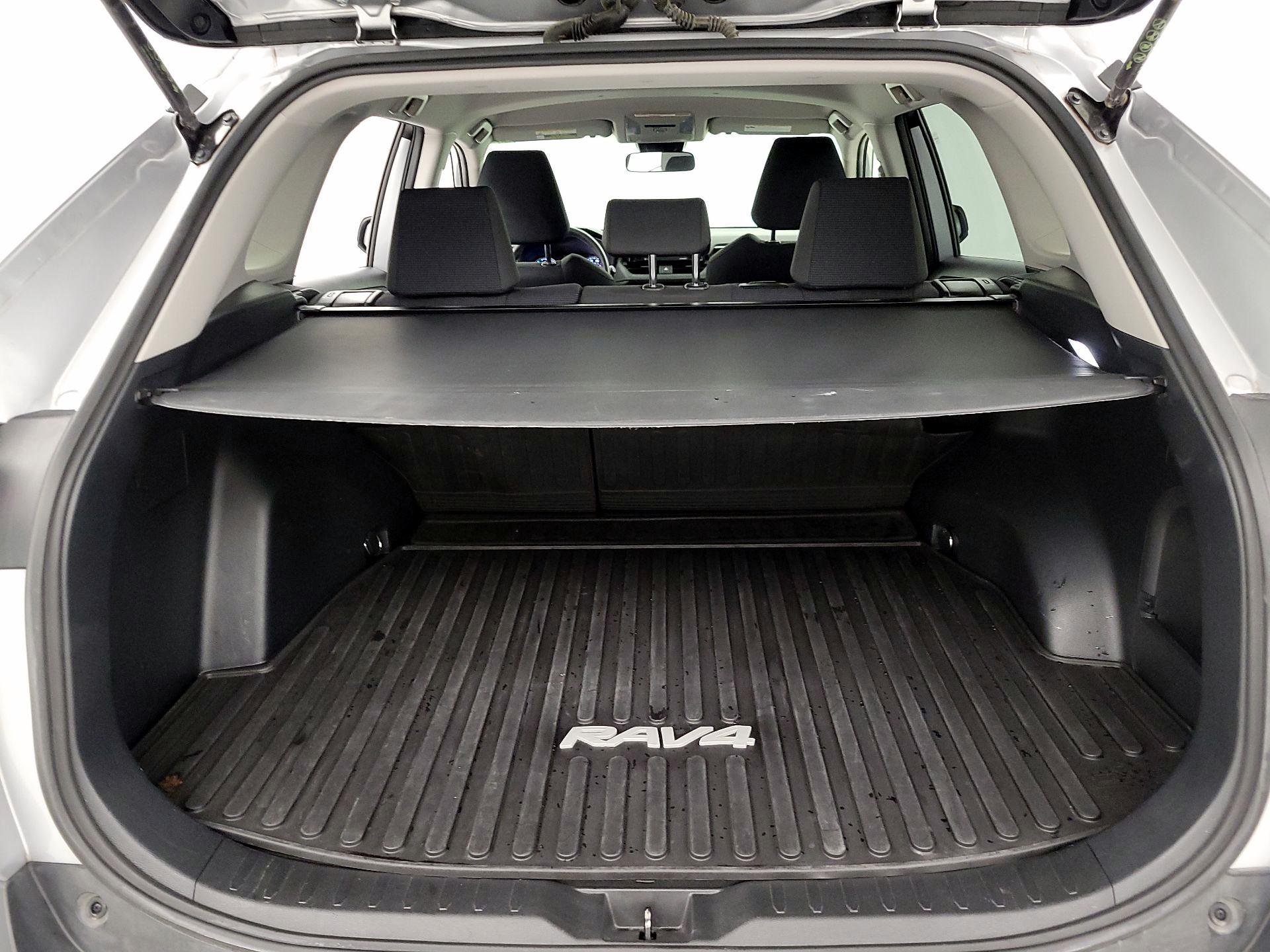 Thumbnail: 2022 Toyota RAV4 - 20