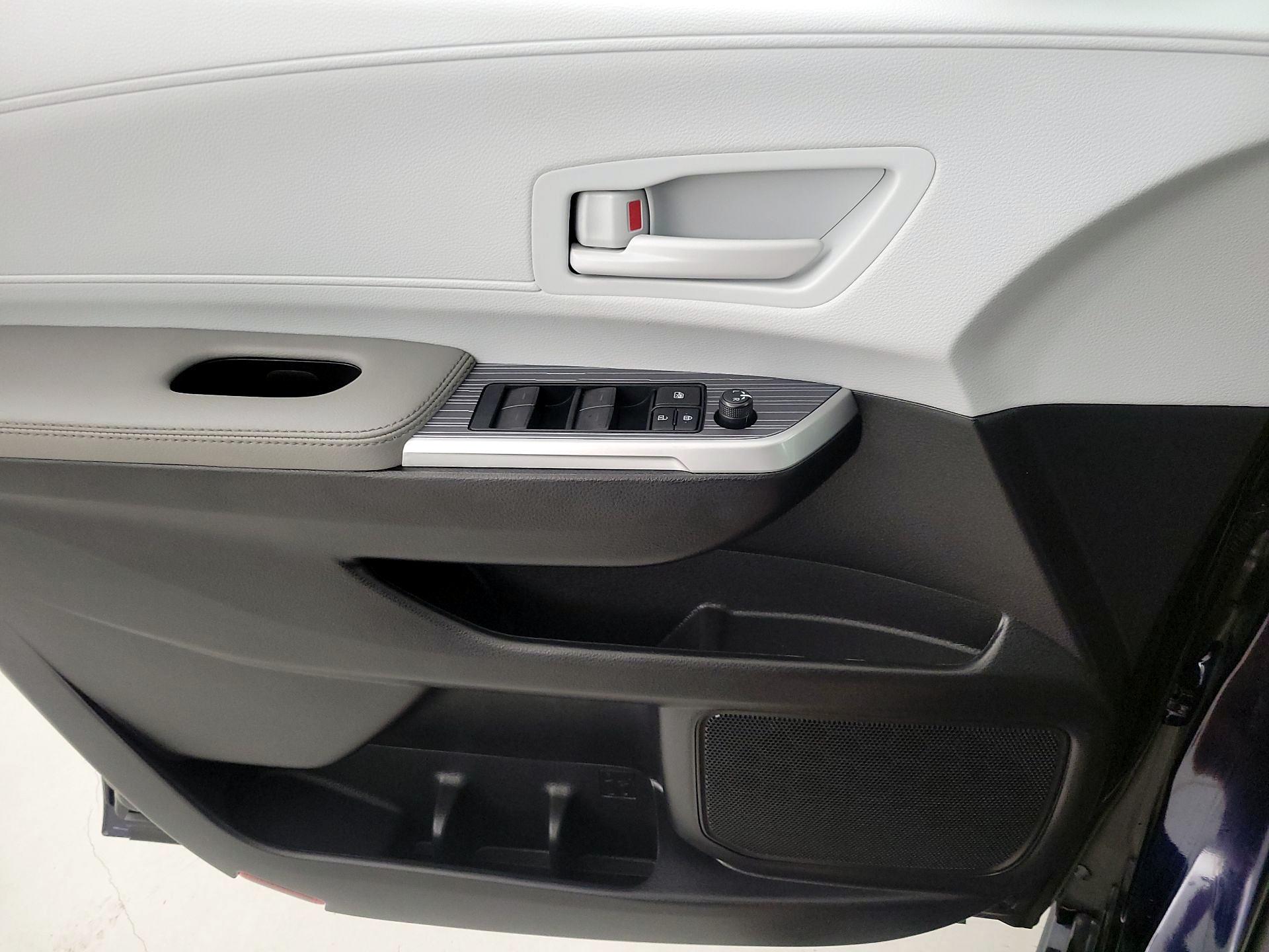 Thumbnail: 2025 Toyota Sienna - 12