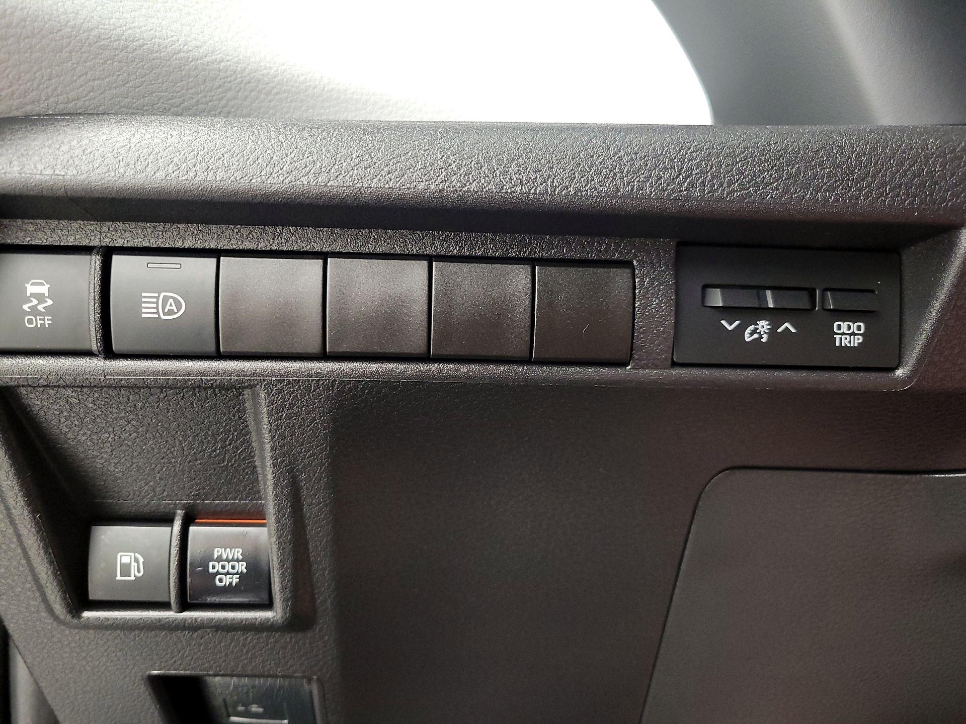 Thumbnail: 2025 Toyota Sienna - 13