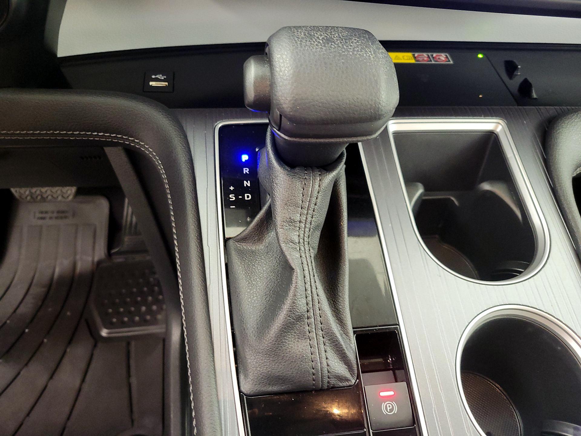 Thumbnail: 2025 Toyota Sienna - 17