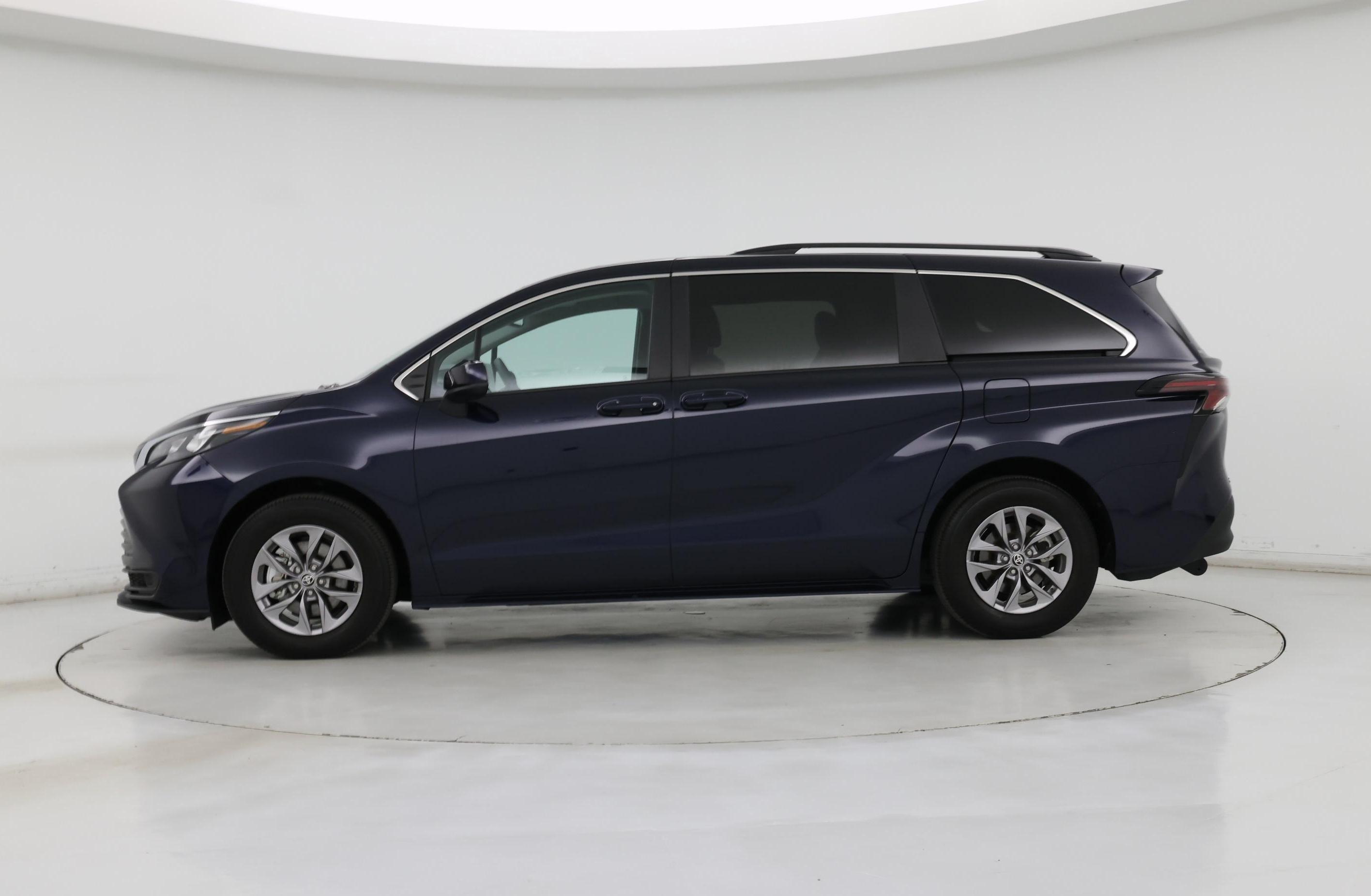 Thumbnail: 2025 Toyota Sienna - 3