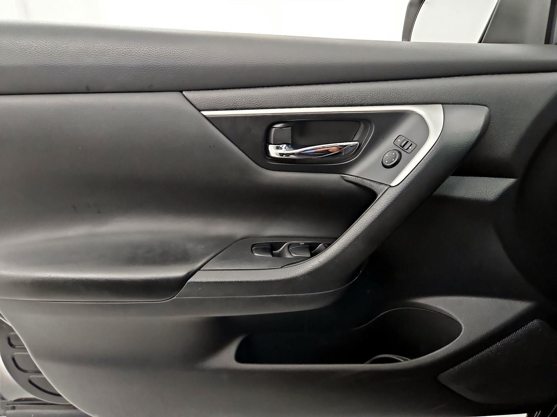 Thumbnail: 2018 Nissan Altima - 12