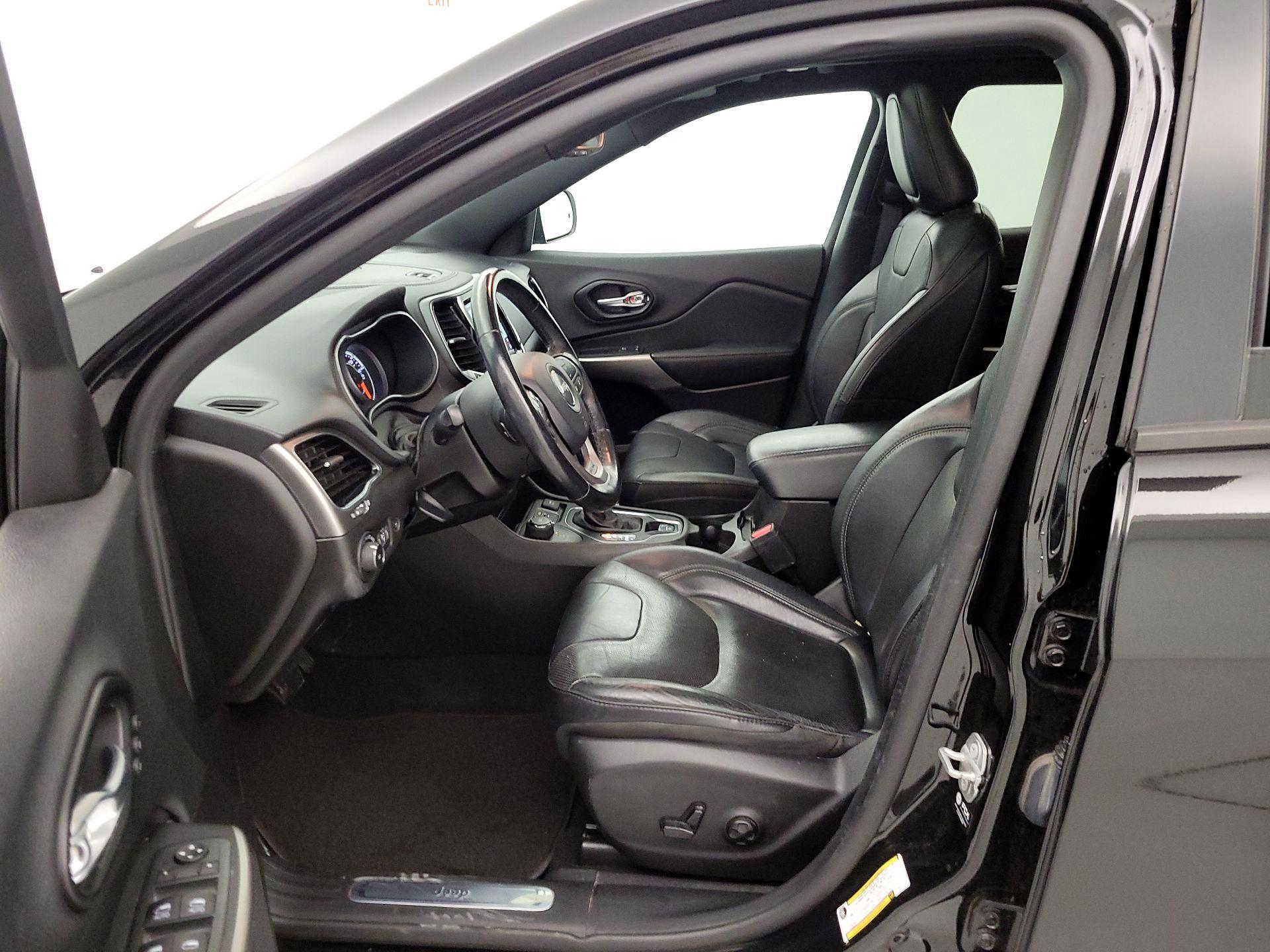 Thumbnail: 2021 Jeep Cherokee - 11