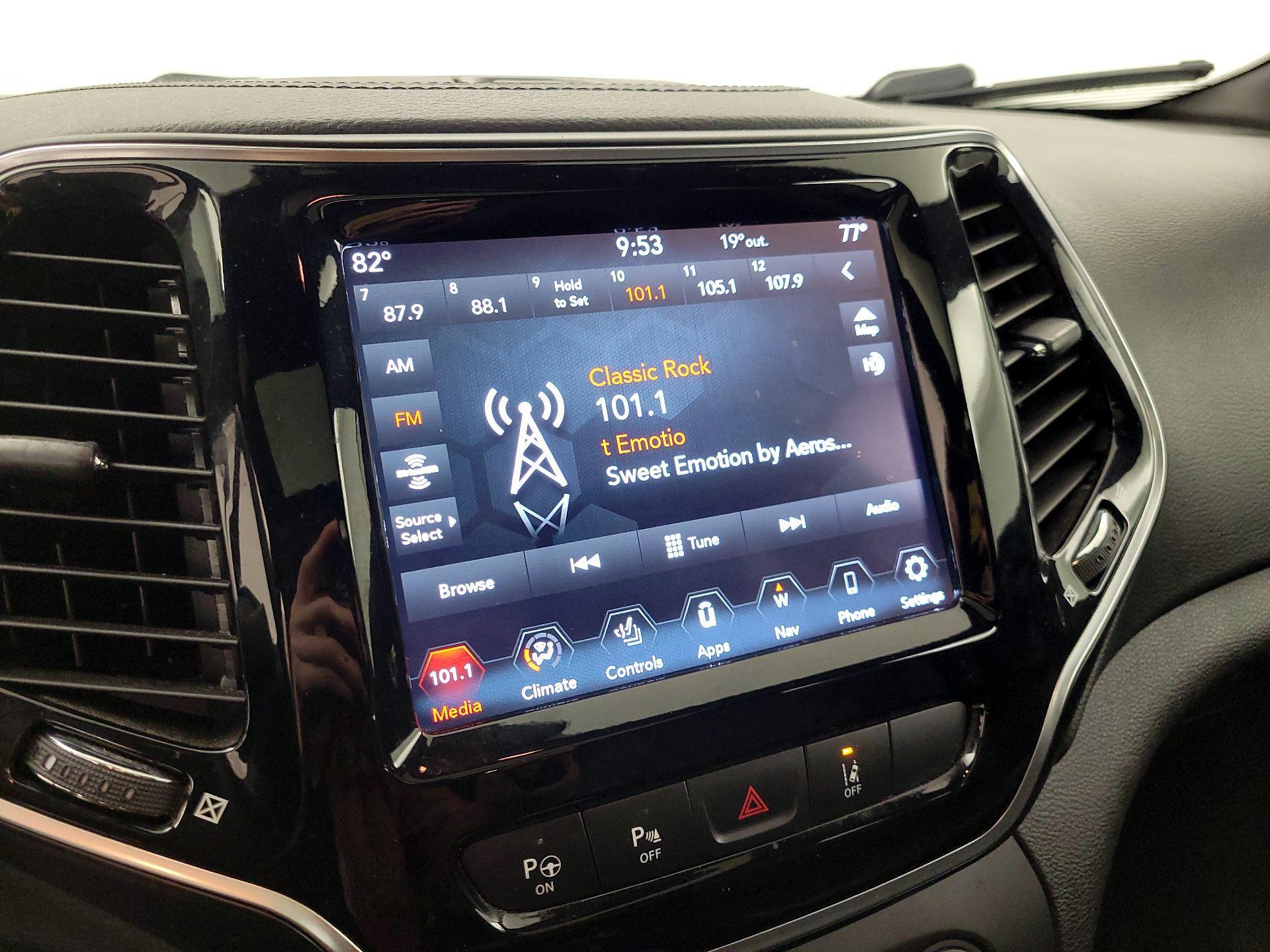 Thumbnail: 2021 Jeep Cherokee - 16