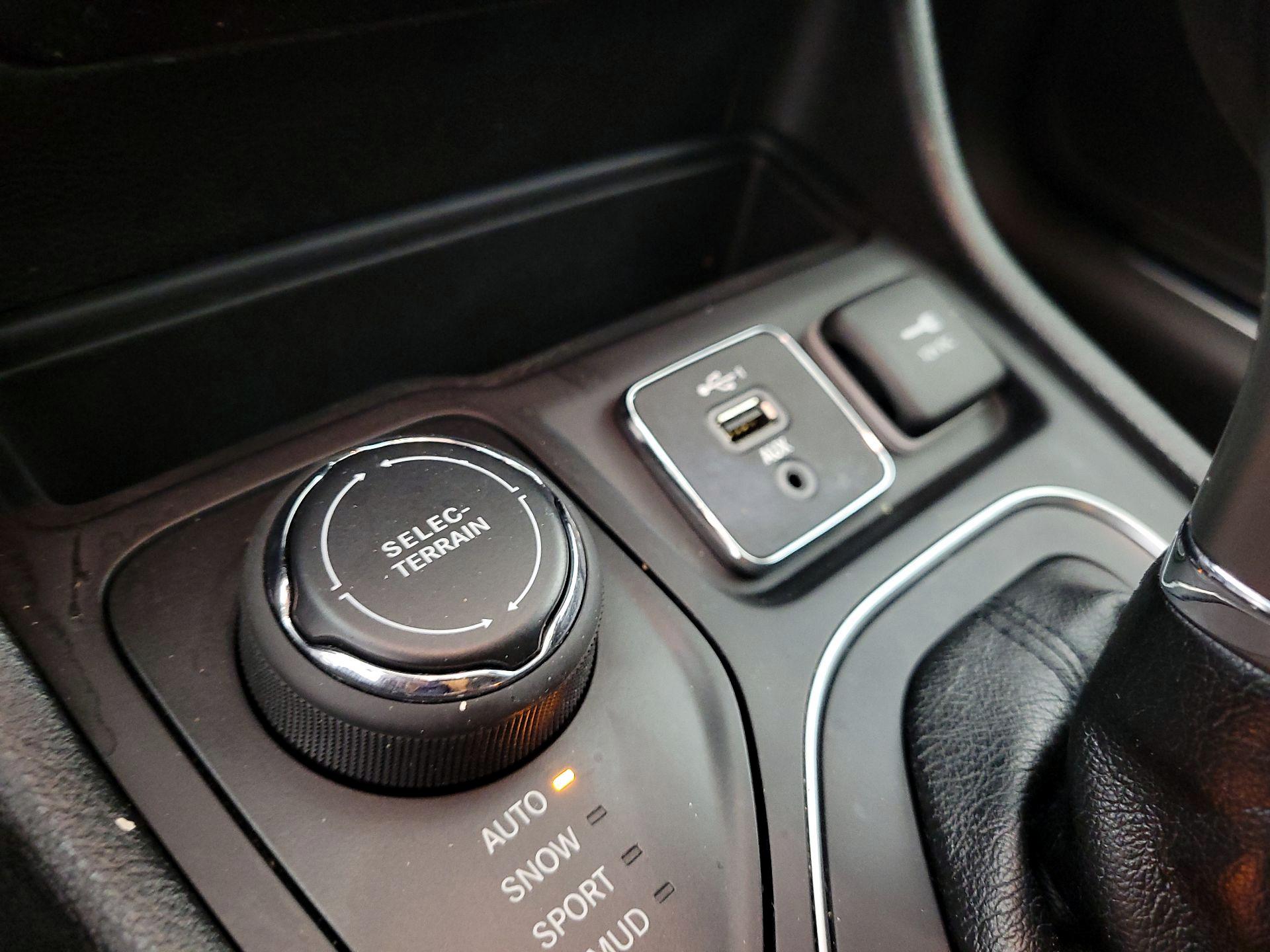 Thumbnail: 2021 Jeep Cherokee - 19