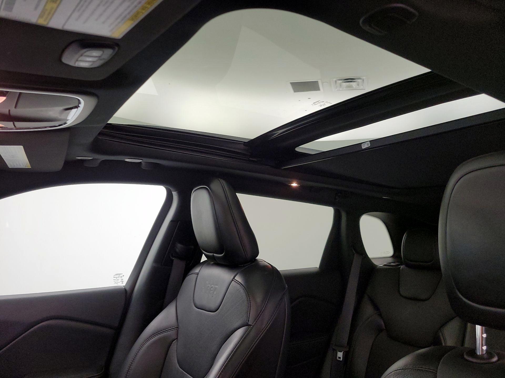 Thumbnail: 2021 Jeep Cherokee - 20