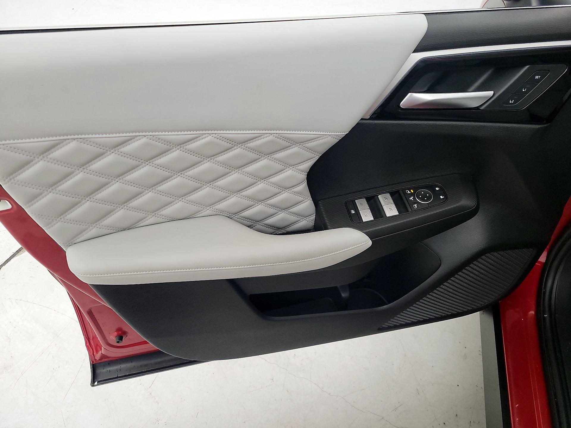 Thumbnail: 2023 Mitsubishi Outlander - 12