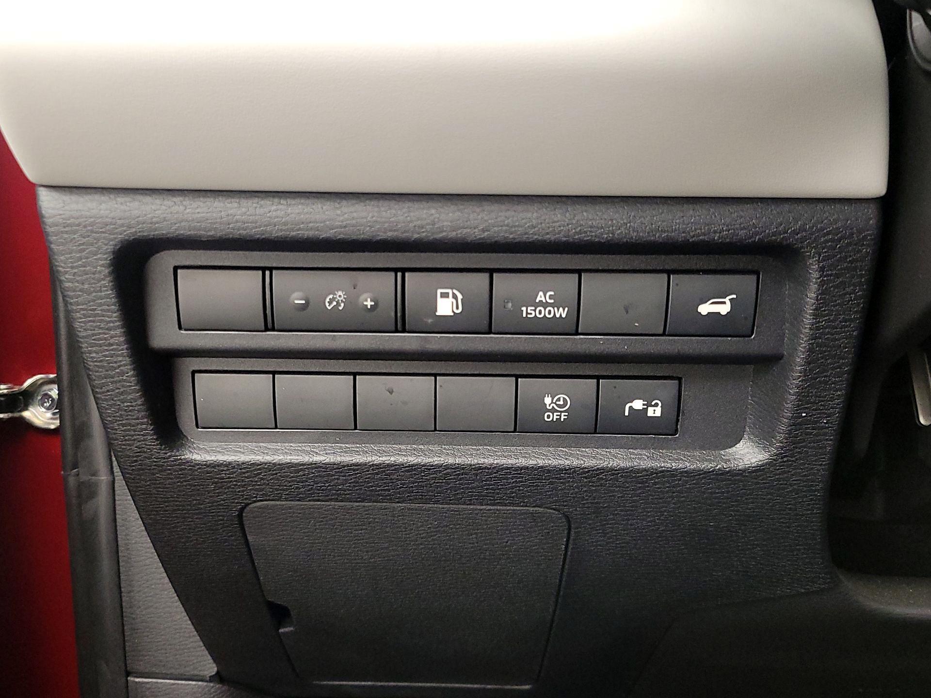 Thumbnail: 2023 Mitsubishi Outlander - 13