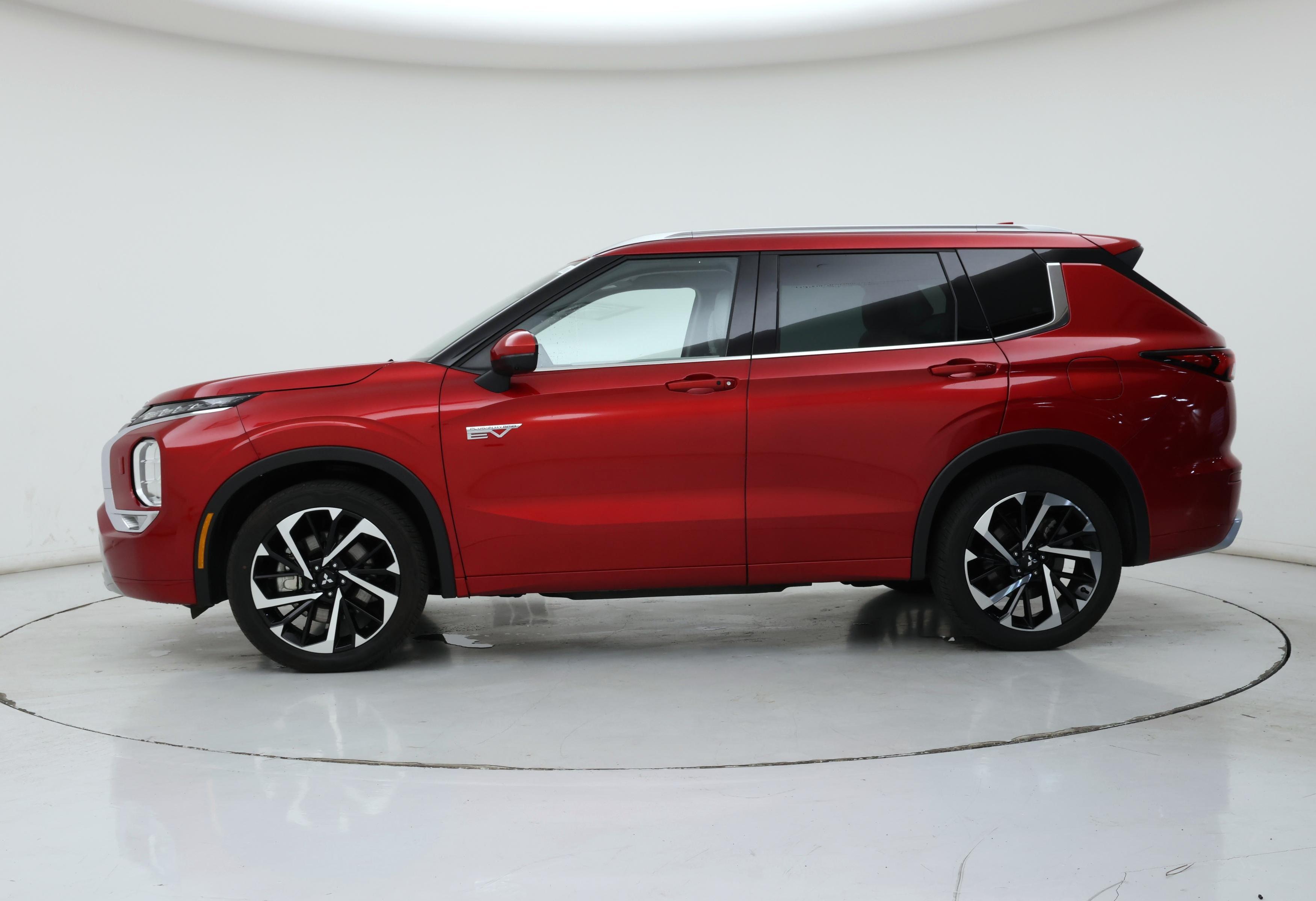 Thumbnail: 2023 Mitsubishi Outlander - 3