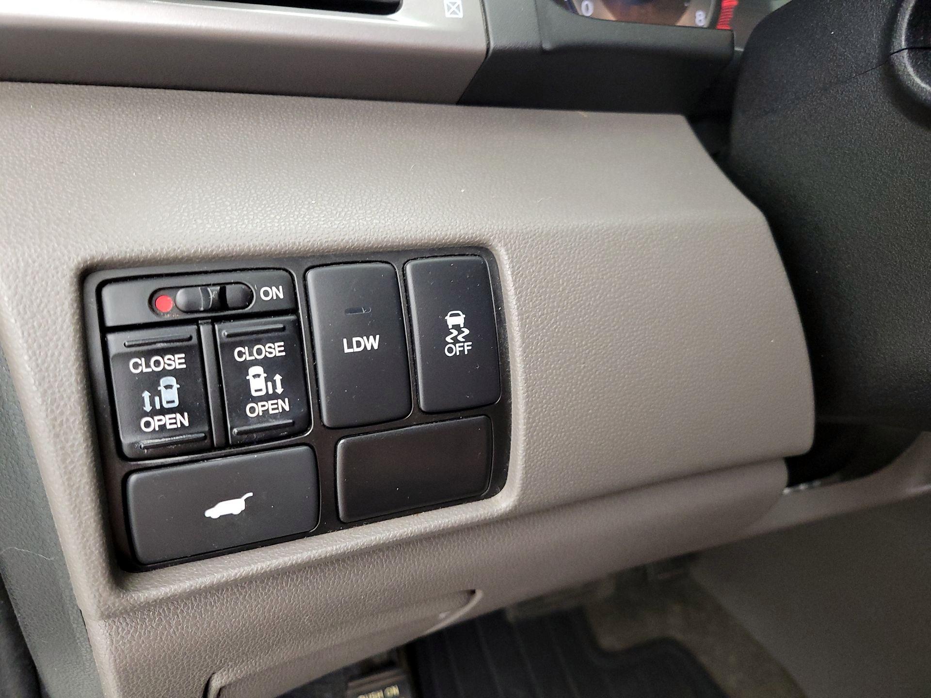 Thumbnail: 2017 Honda Odyssey - 13