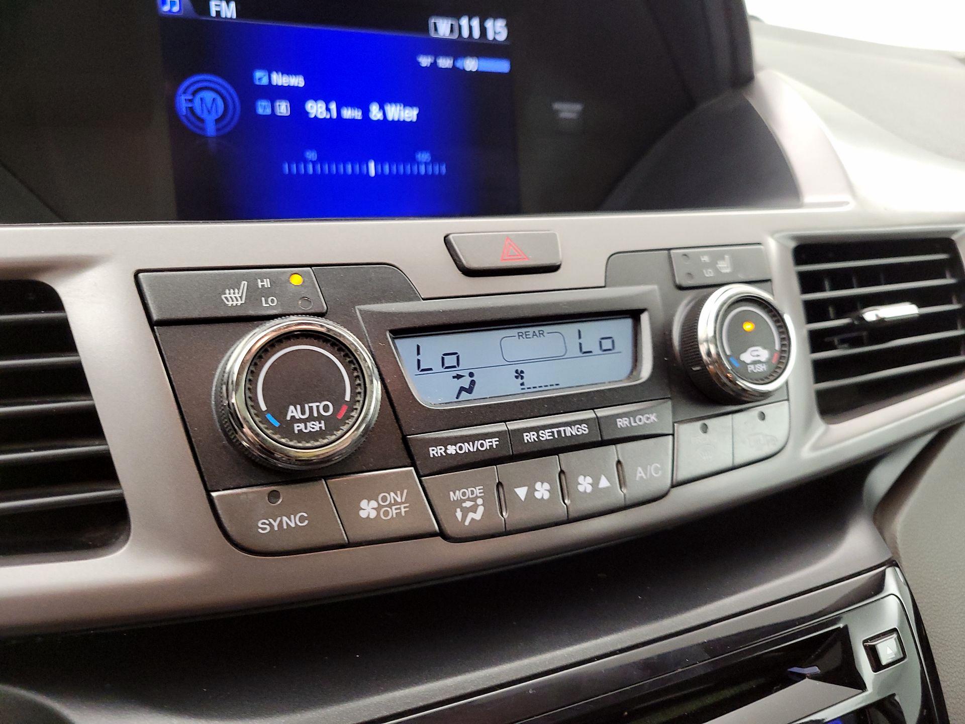 Thumbnail: 2017 Honda Odyssey - 16