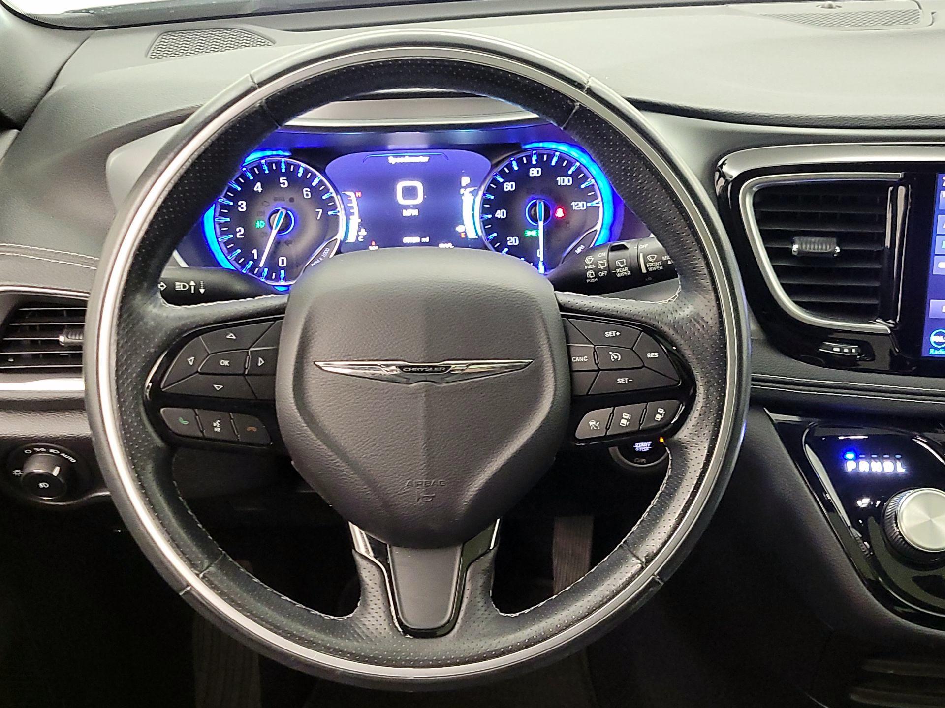 Thumbnail: 2019 Chrysler Pacifica - 10