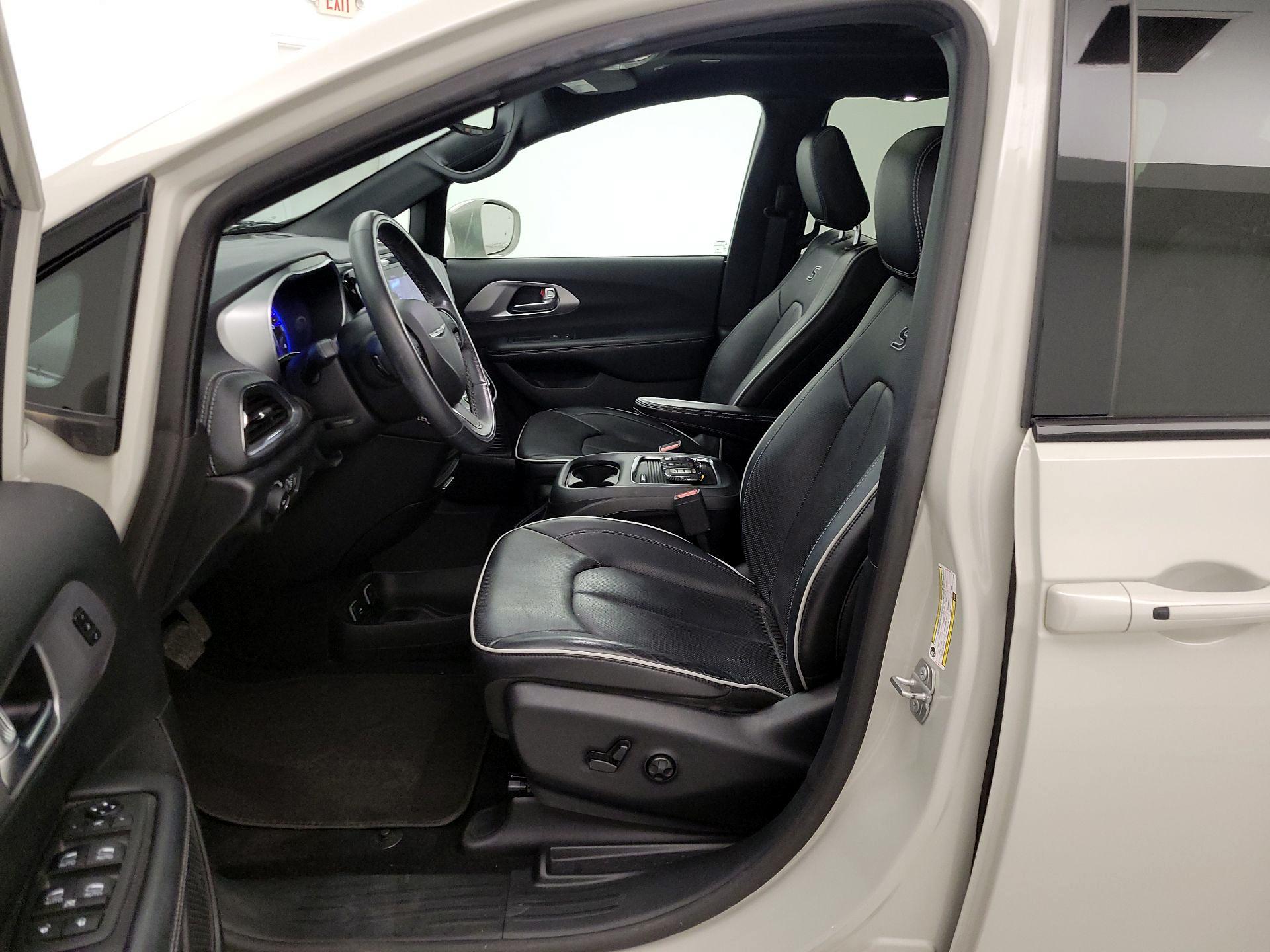 Thumbnail: 2019 Chrysler Pacifica - 11