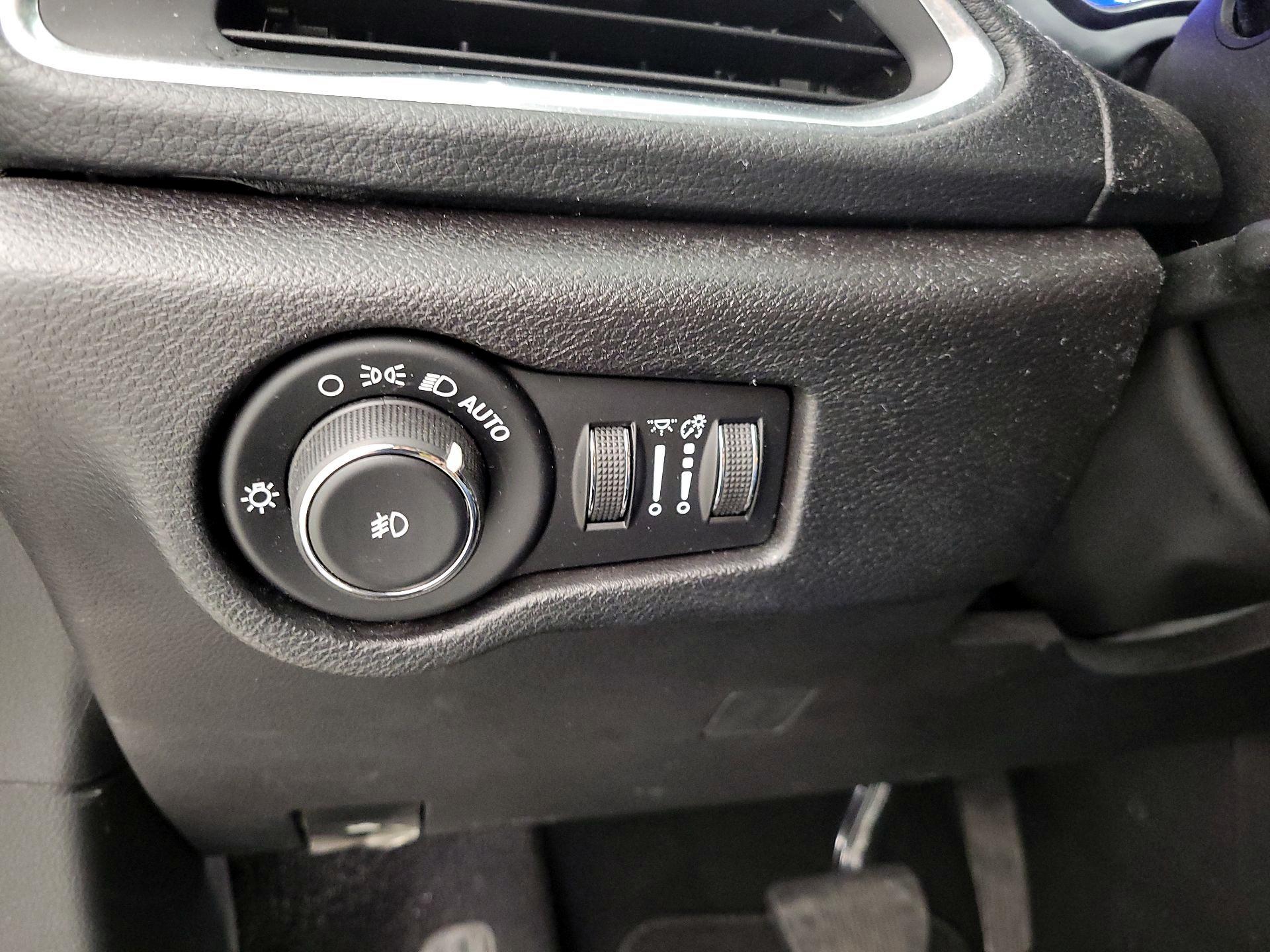 Thumbnail: 2019 Chrysler Pacifica - 13