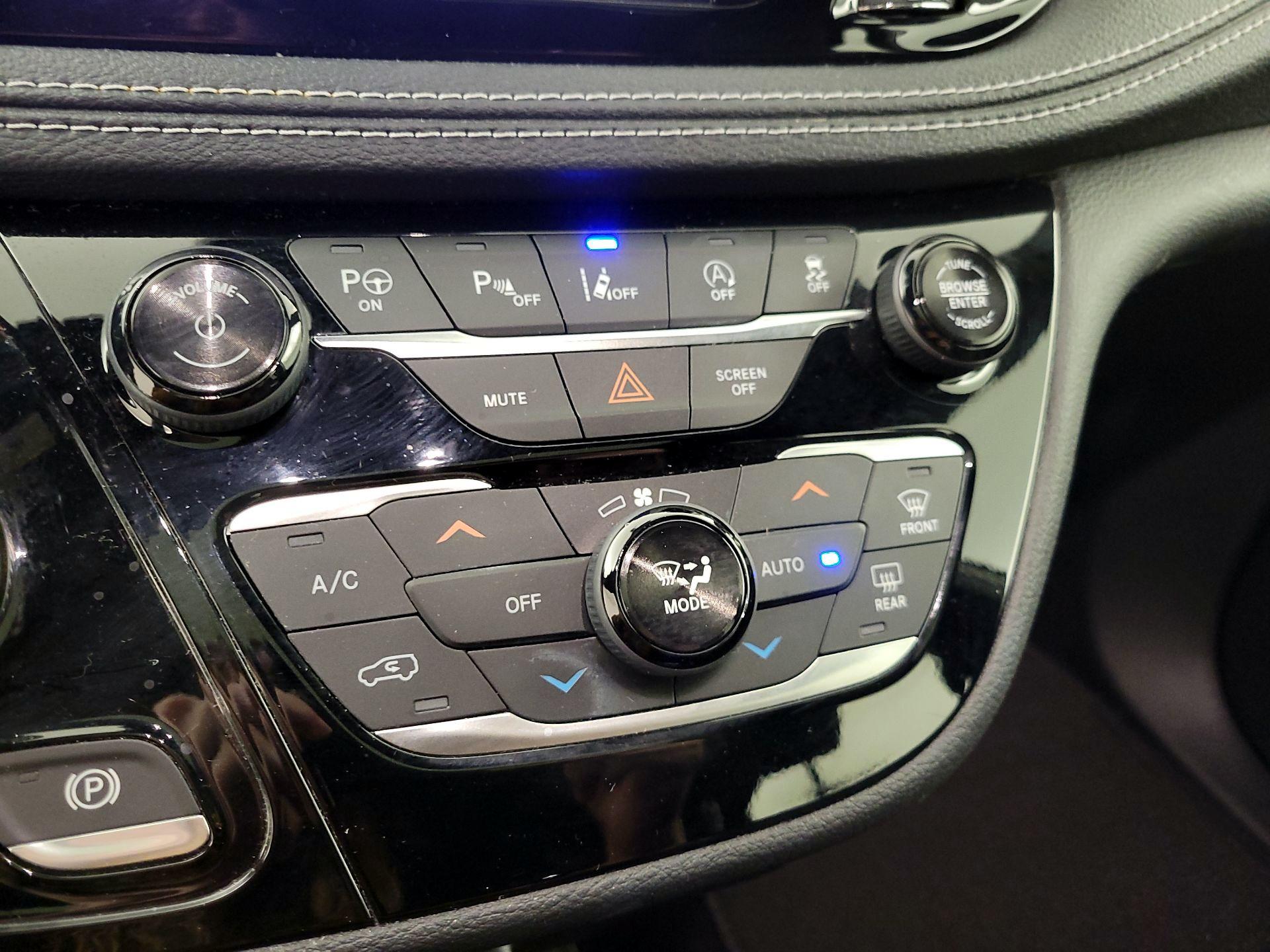Thumbnail: 2019 Chrysler Pacifica - 16