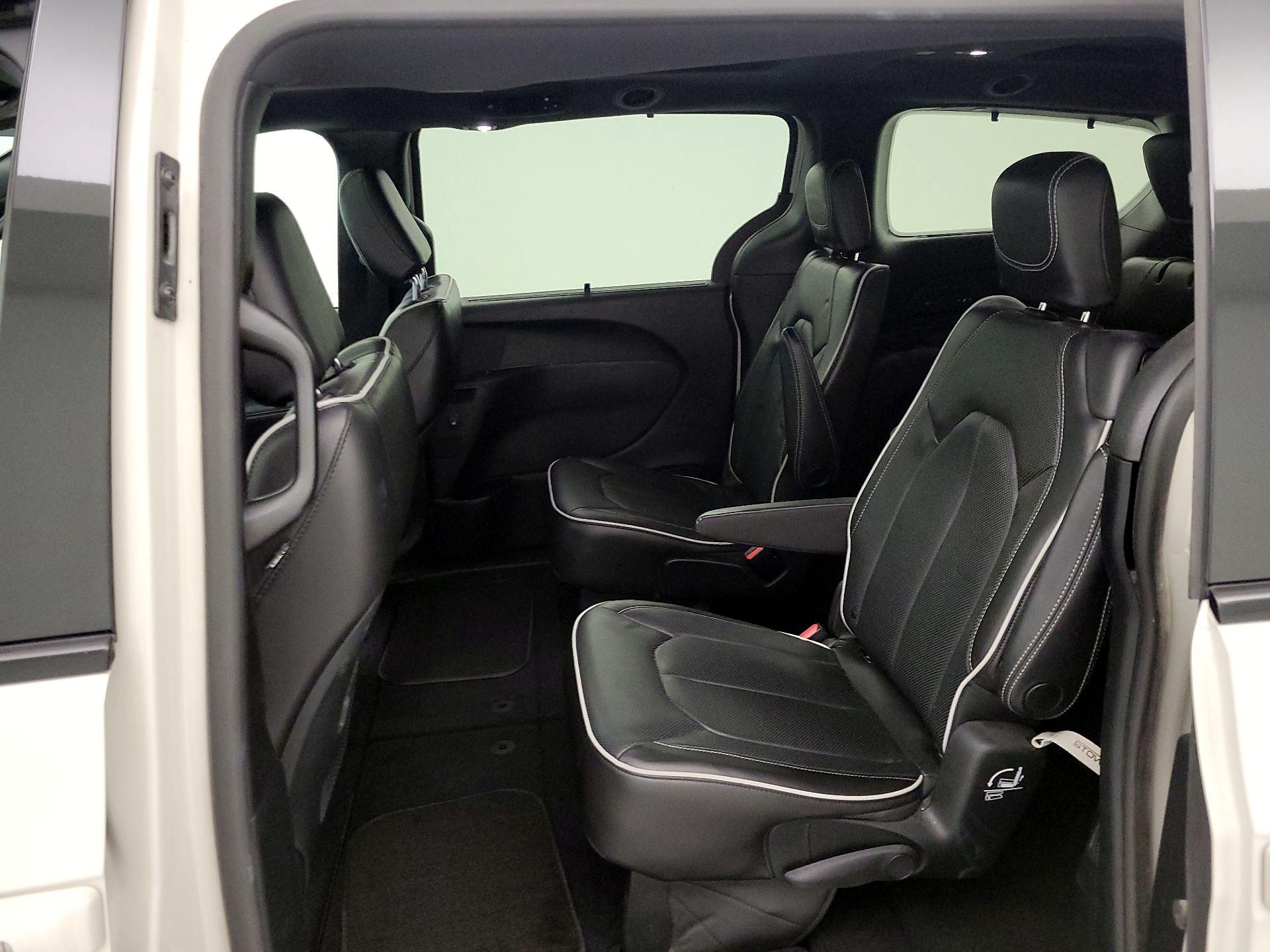 Thumbnail: 2019 Chrysler Pacifica - 20