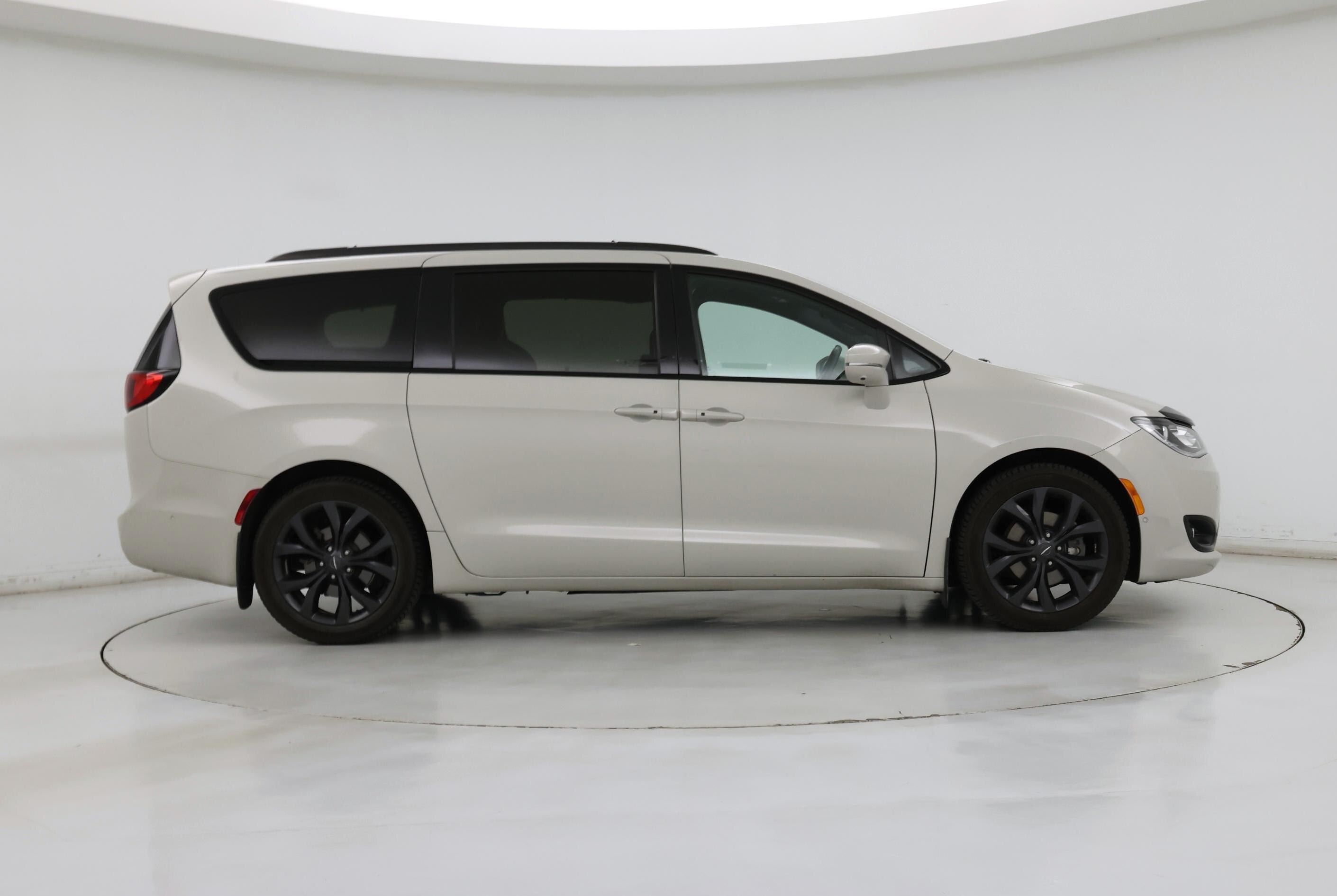 Thumbnail: 2019 Chrysler Pacifica - 7