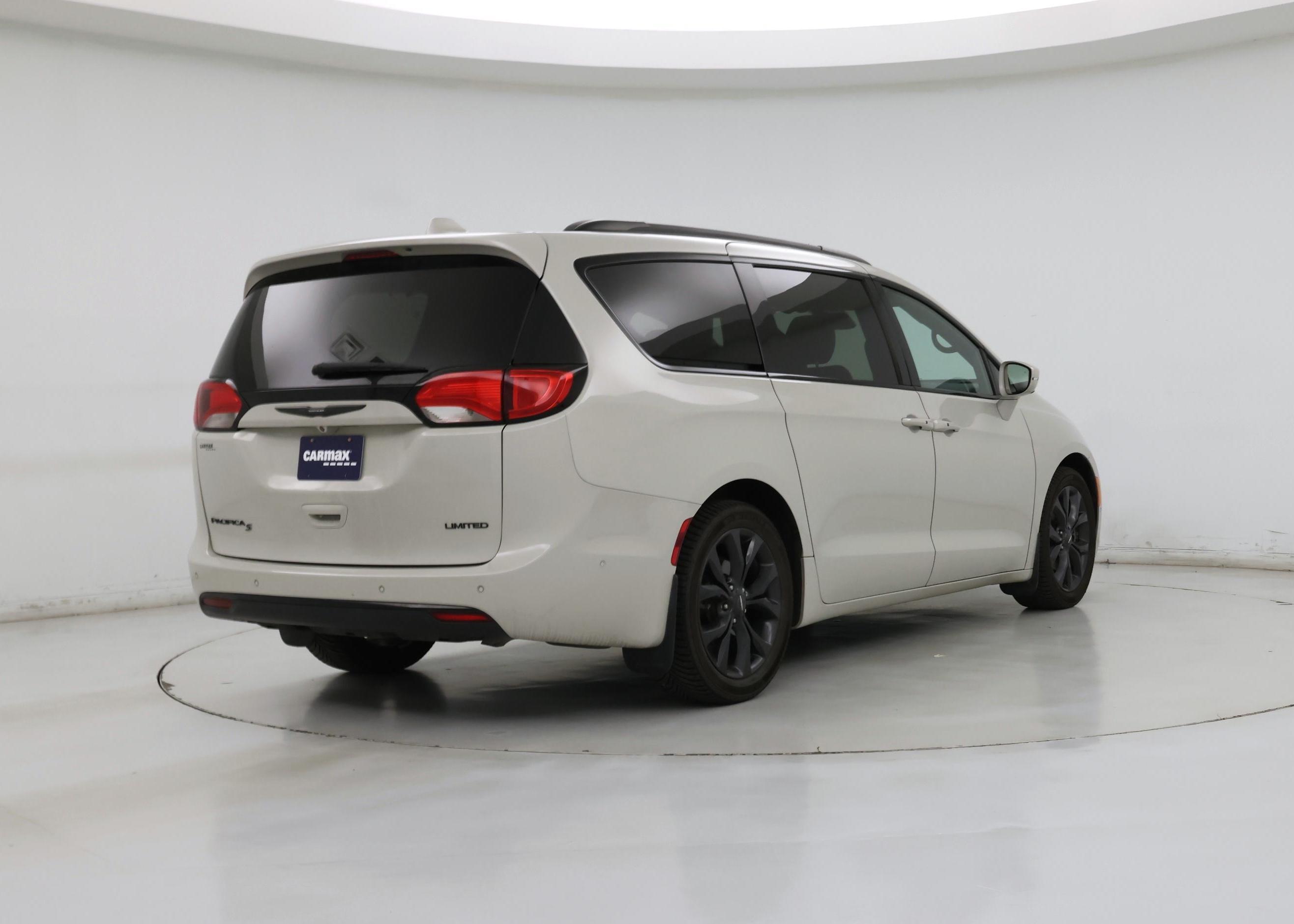 Thumbnail: 2019 Chrysler Pacifica - 8