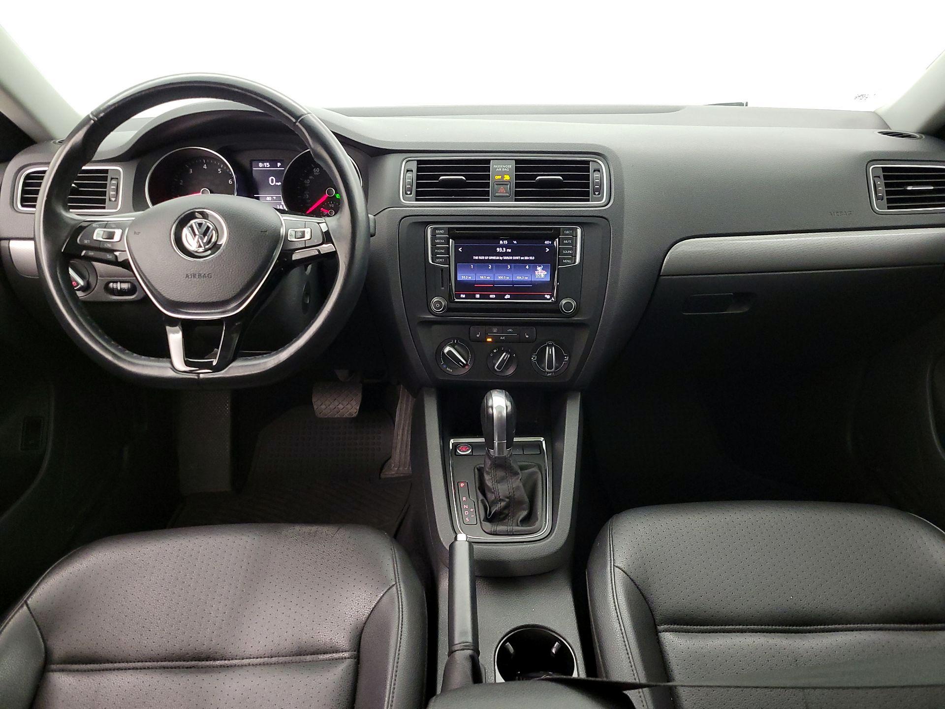 Thumbnail: 2017 Volkswagen Jetta - 9