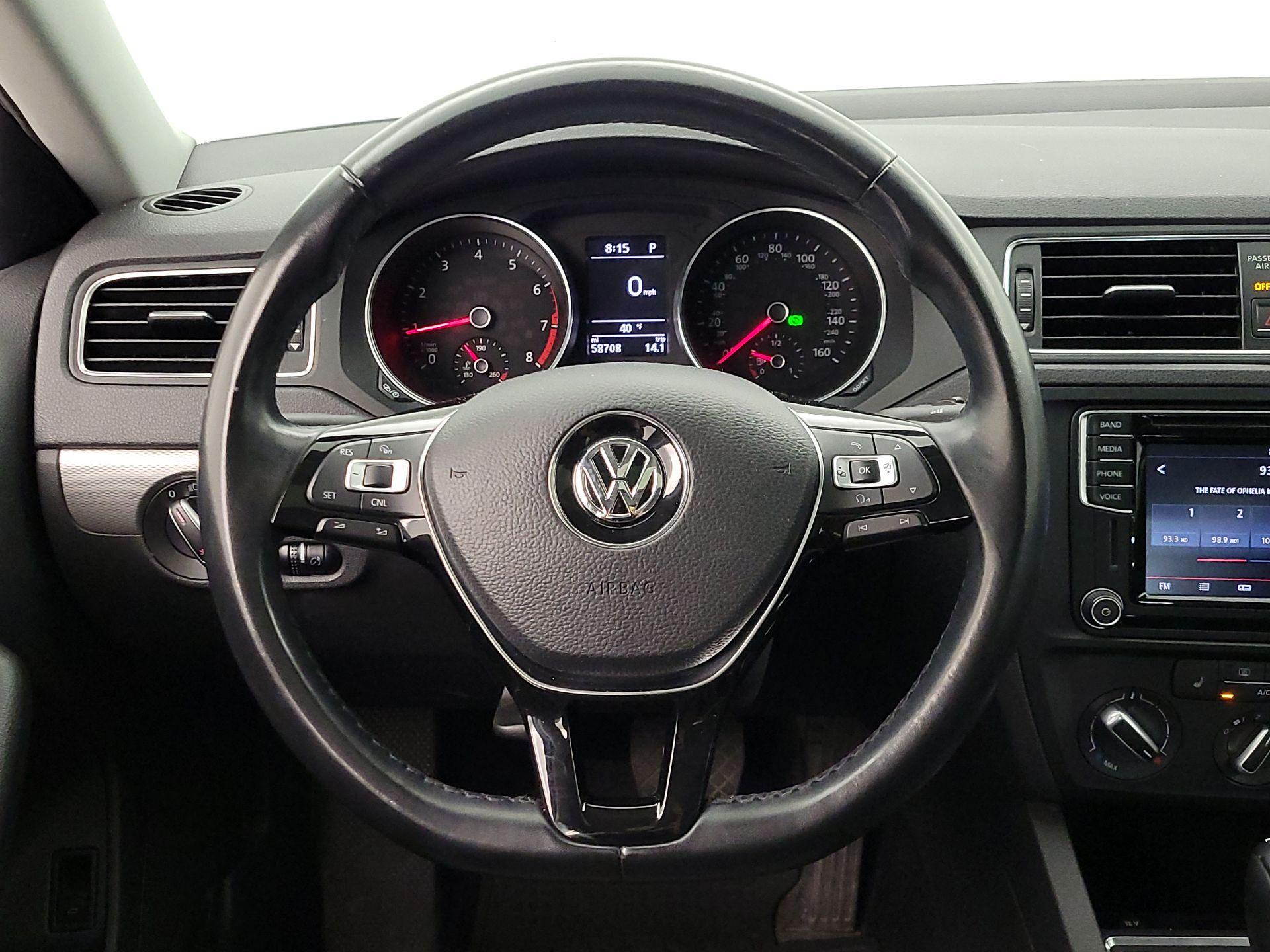 Thumbnail: 2017 Volkswagen Jetta - 10