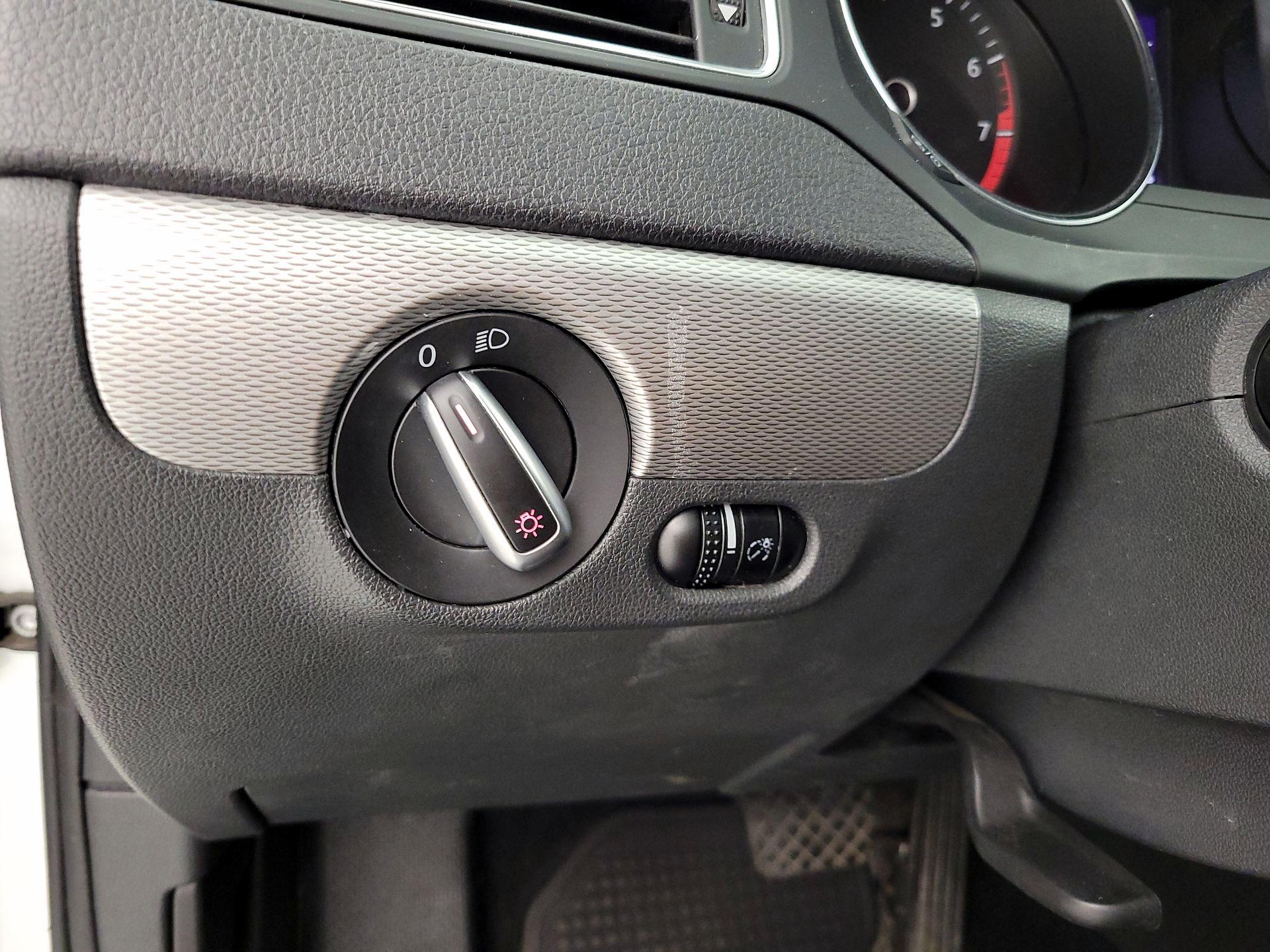 Thumbnail: 2017 Volkswagen Jetta - 13