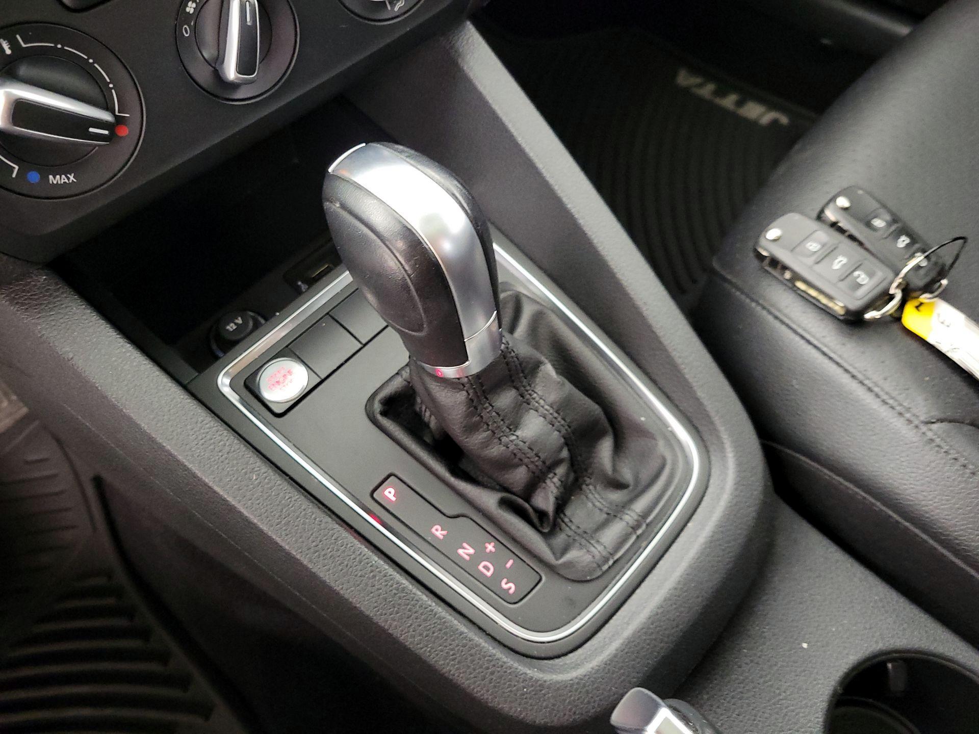 Thumbnail: 2017 Volkswagen Jetta - 17