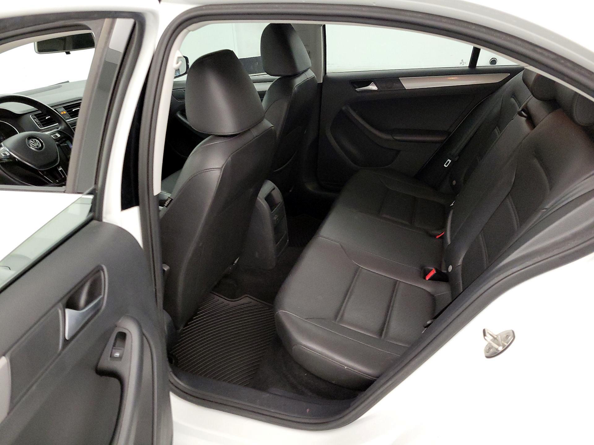 Thumbnail: 2017 Volkswagen Jetta - 20