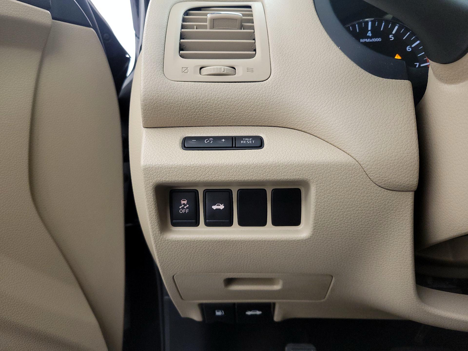 Thumbnail: 2015 Nissan Altima - 13