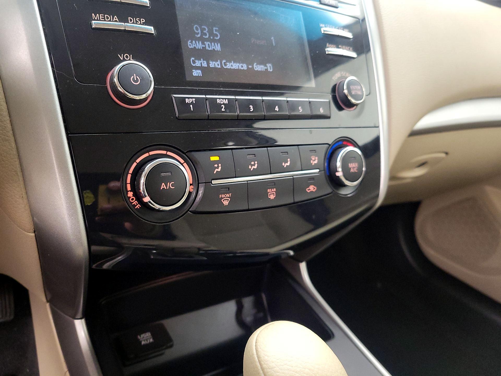 Thumbnail: 2015 Nissan Altima - 16