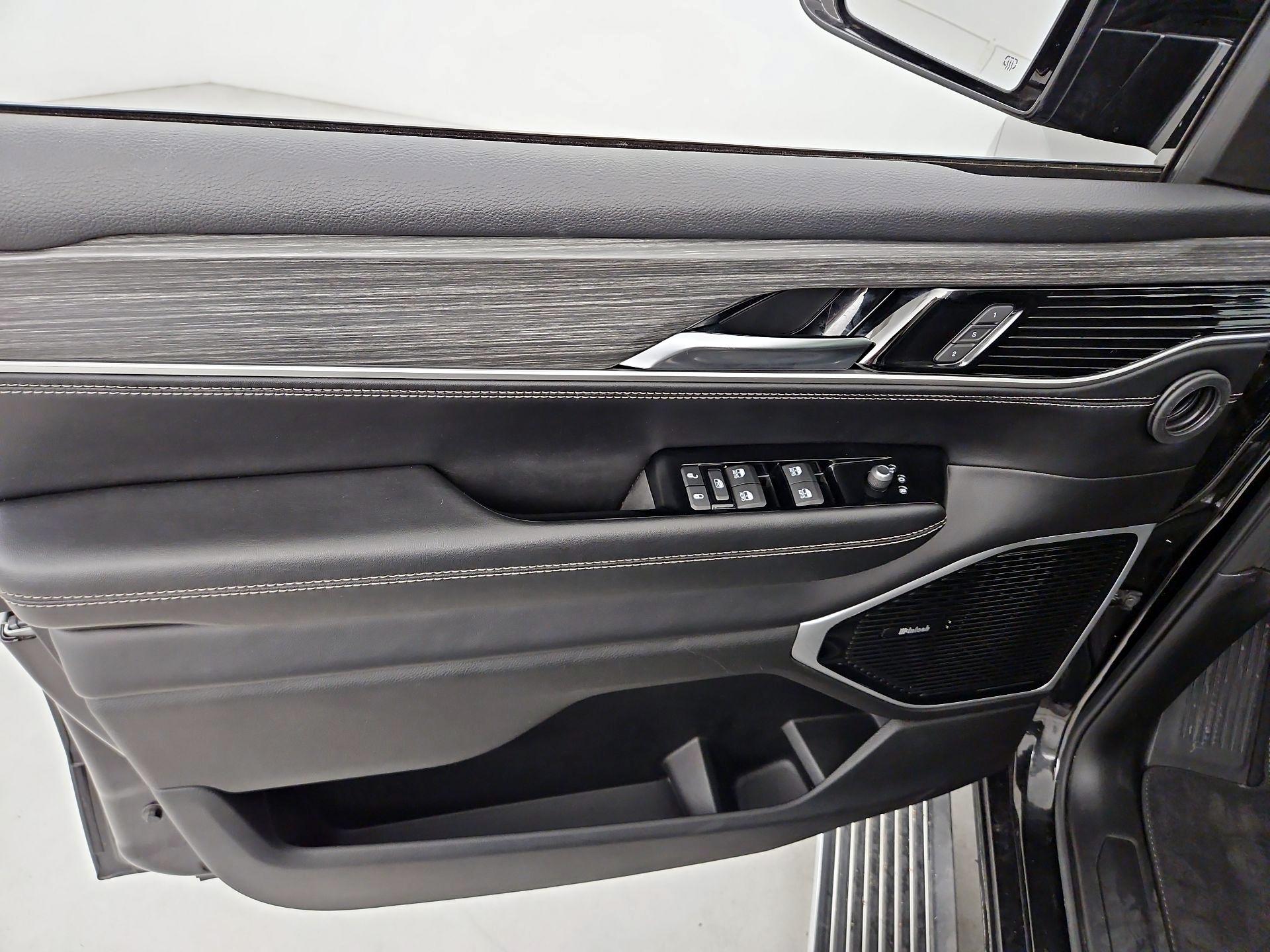 Thumbnail: 2023 Jeep Wagoneer - 12