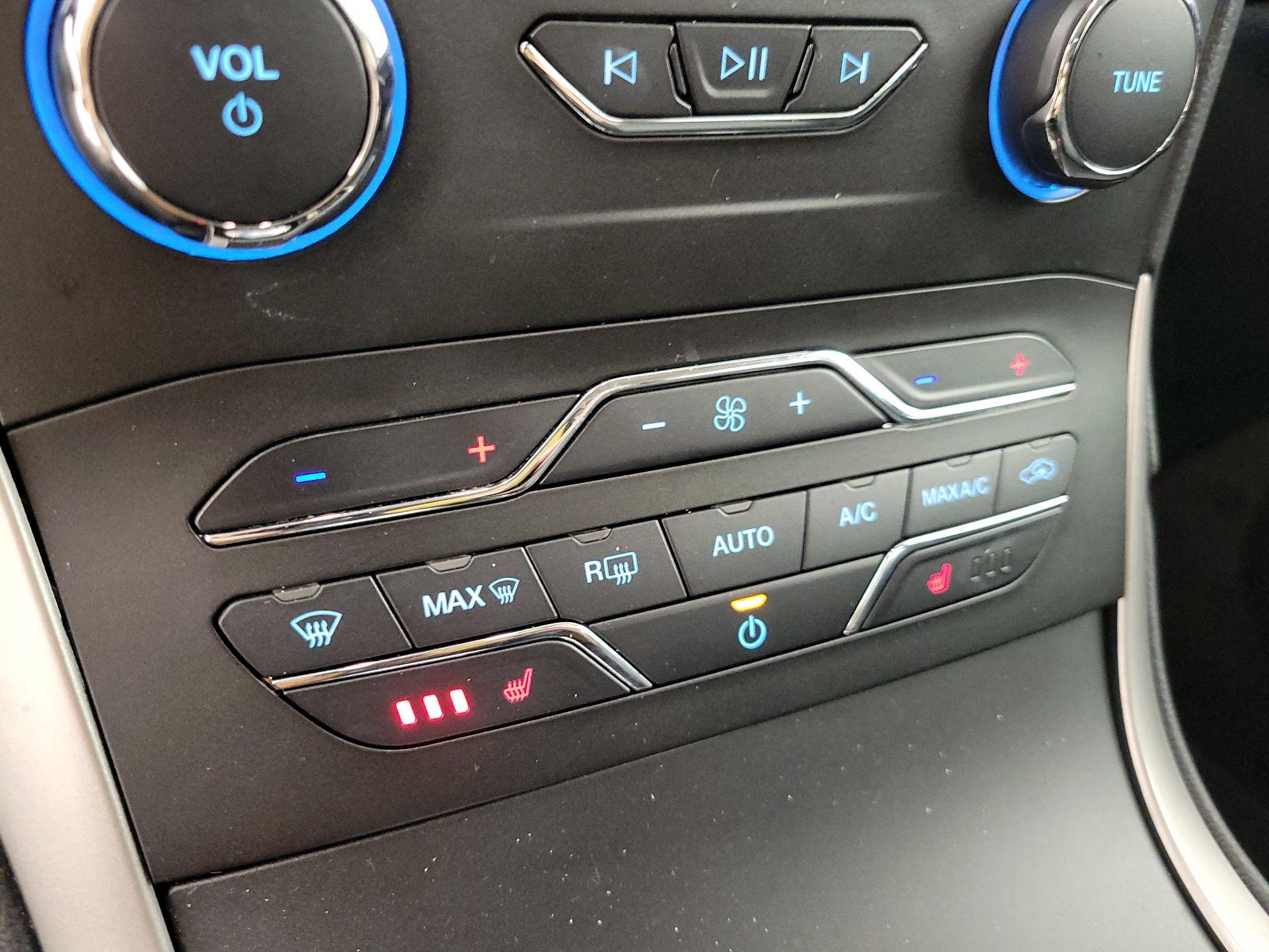 Thumbnail: 2019 Ford Edge - 17