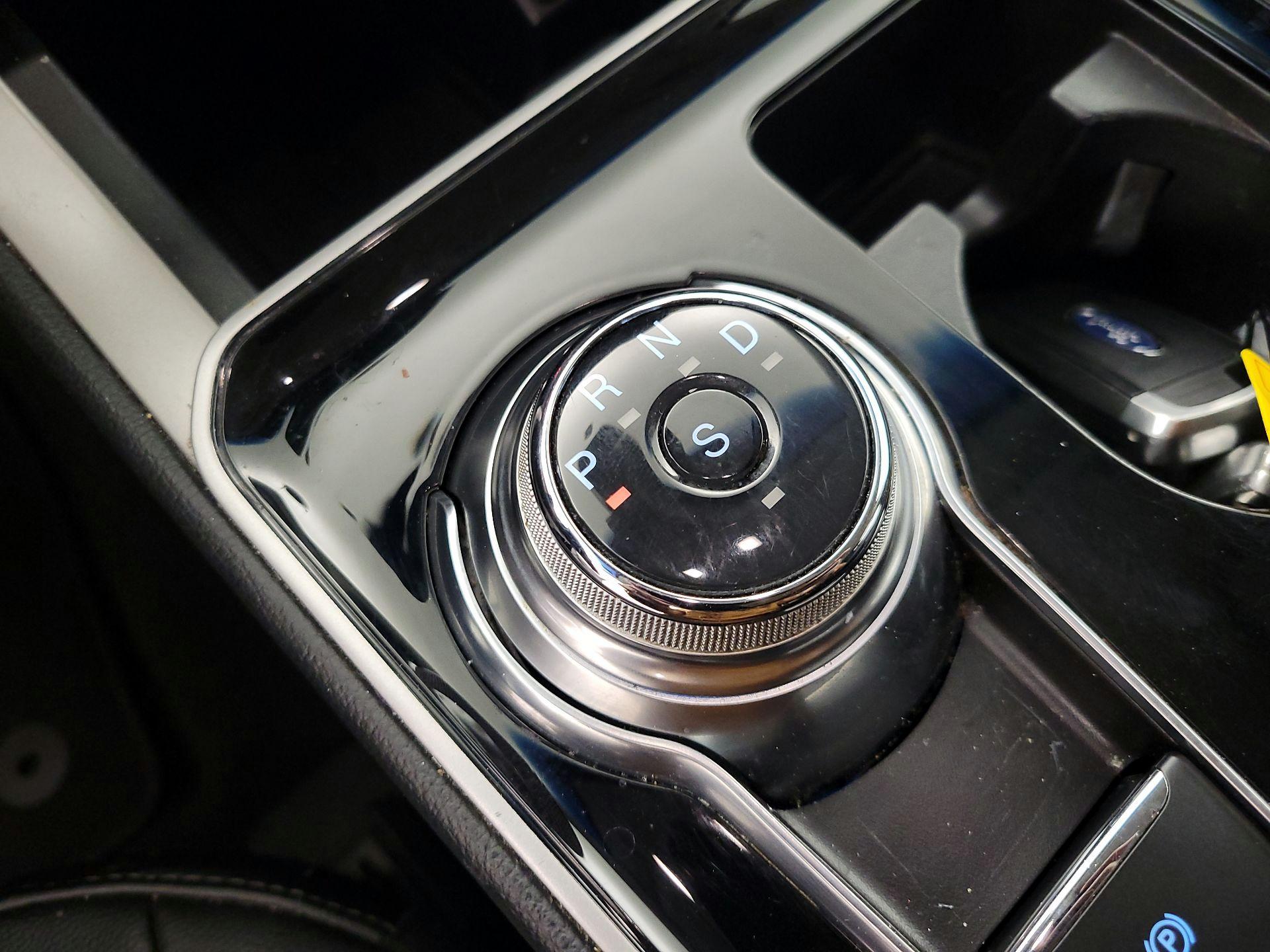 Thumbnail: 2019 Ford Edge - 18