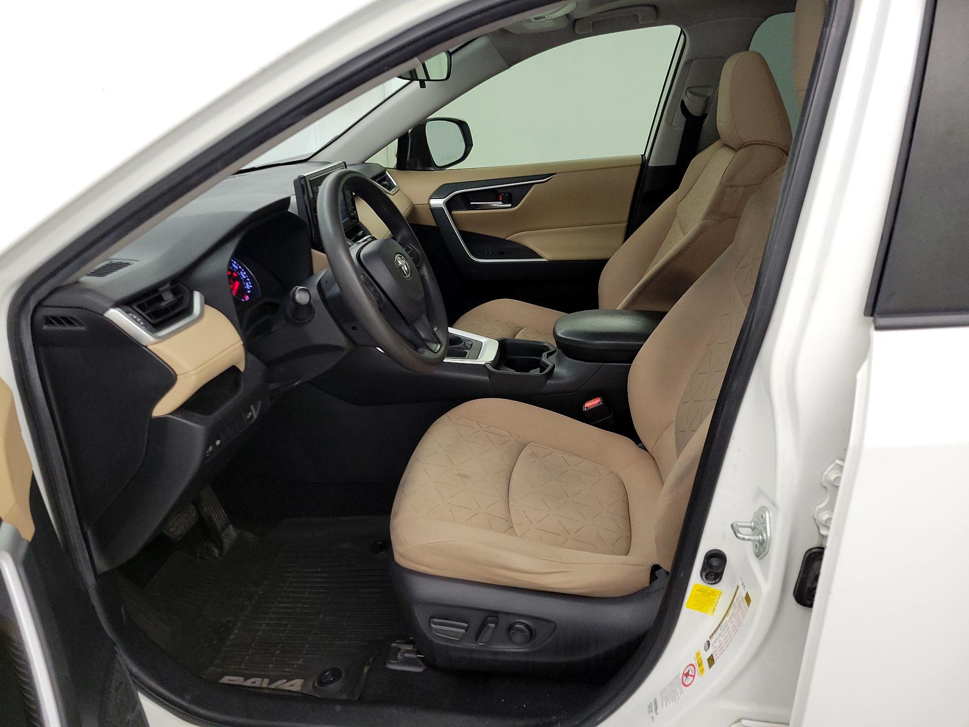 Thumbnail: 2019 Toyota RAV4 - 11