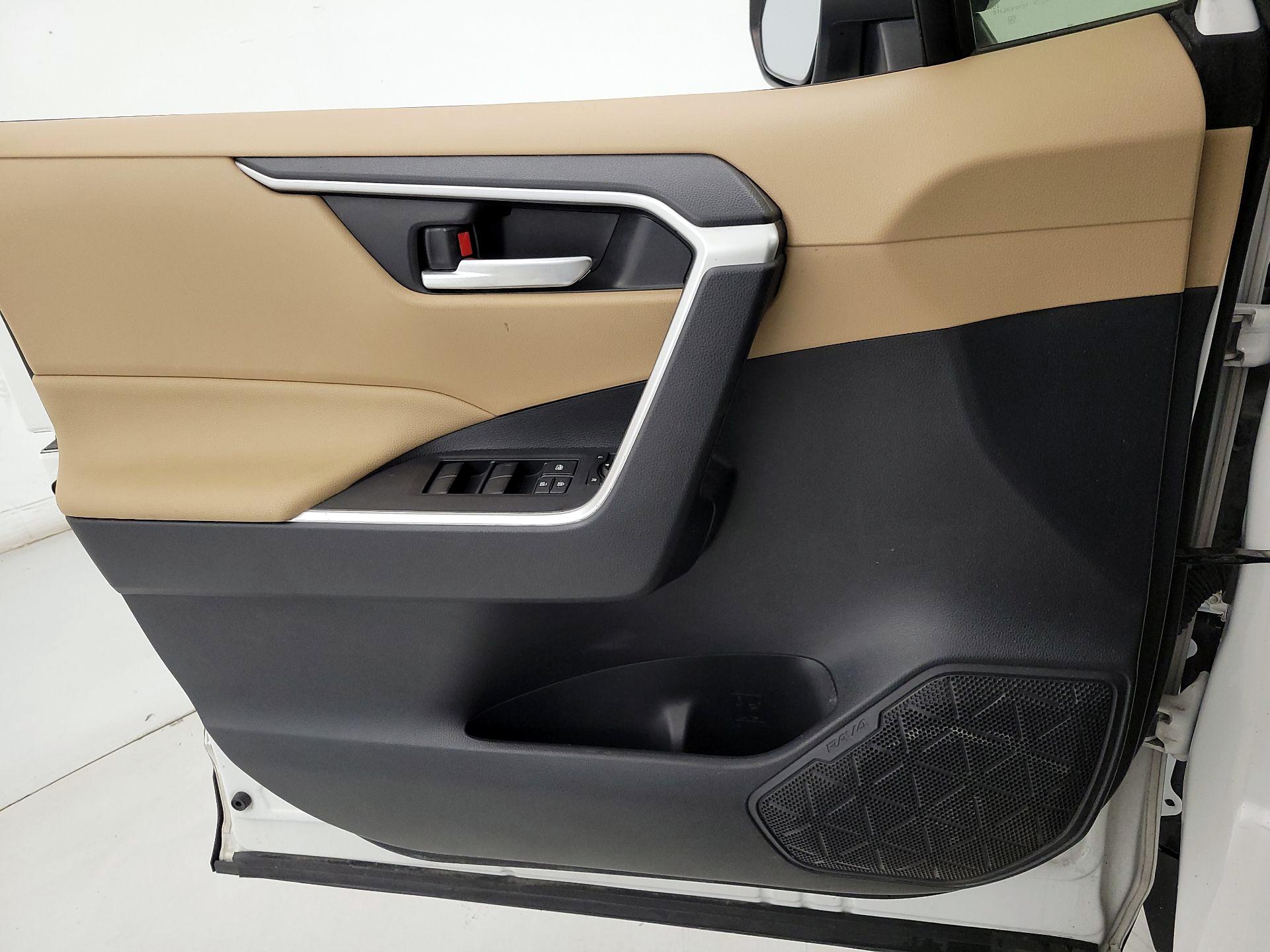 Thumbnail: 2019 Toyota RAV4 - 12