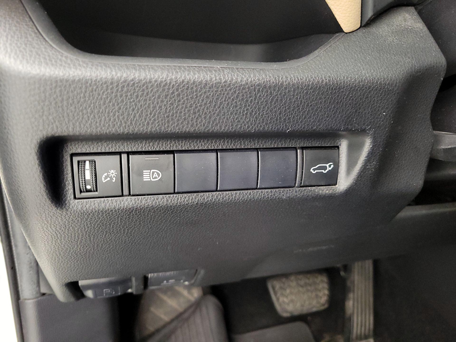 Thumbnail: 2019 Toyota RAV4 - 13