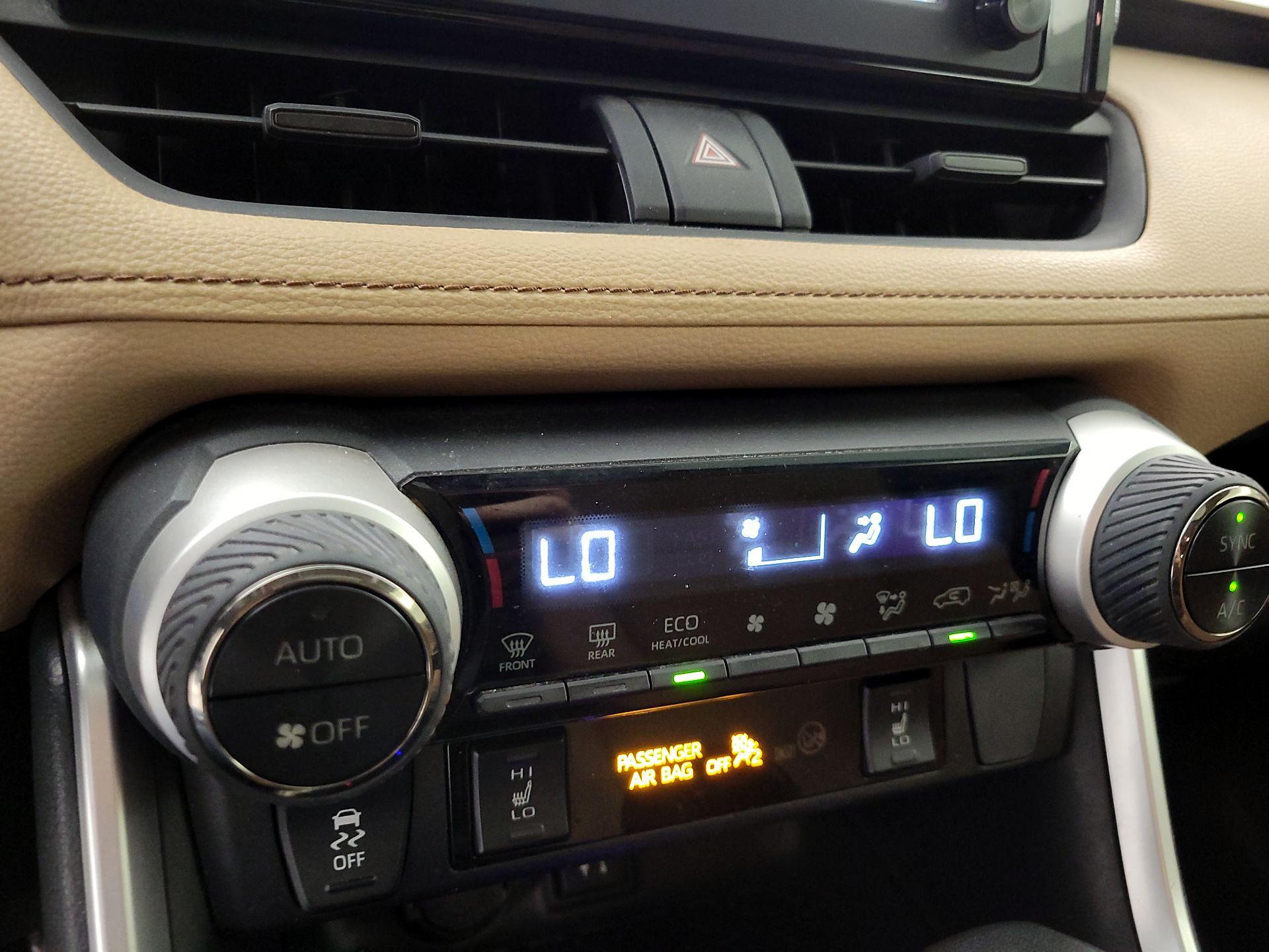 Thumbnail: 2019 Toyota RAV4 - 16