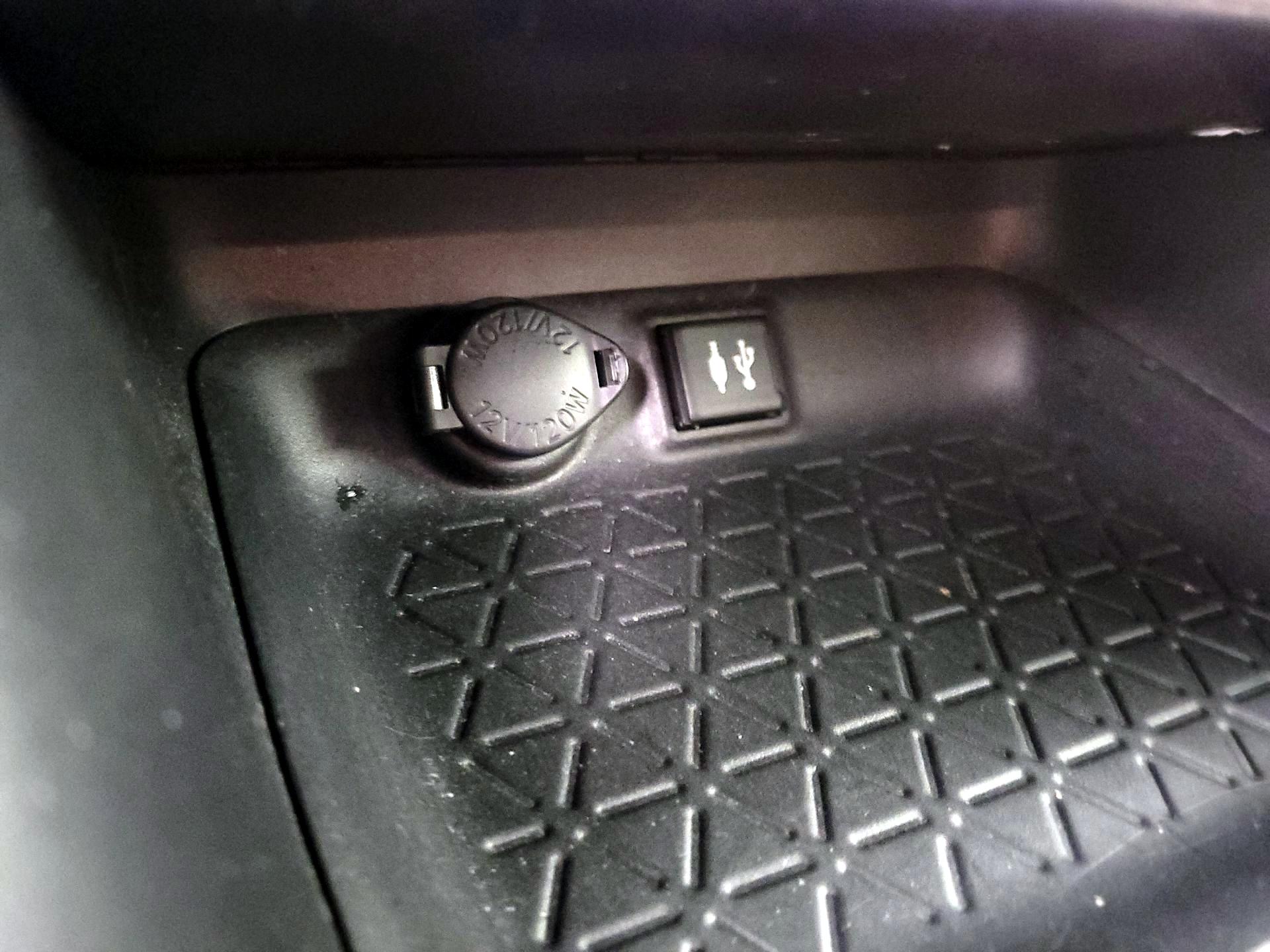 Thumbnail: 2019 Toyota RAV4 - 18