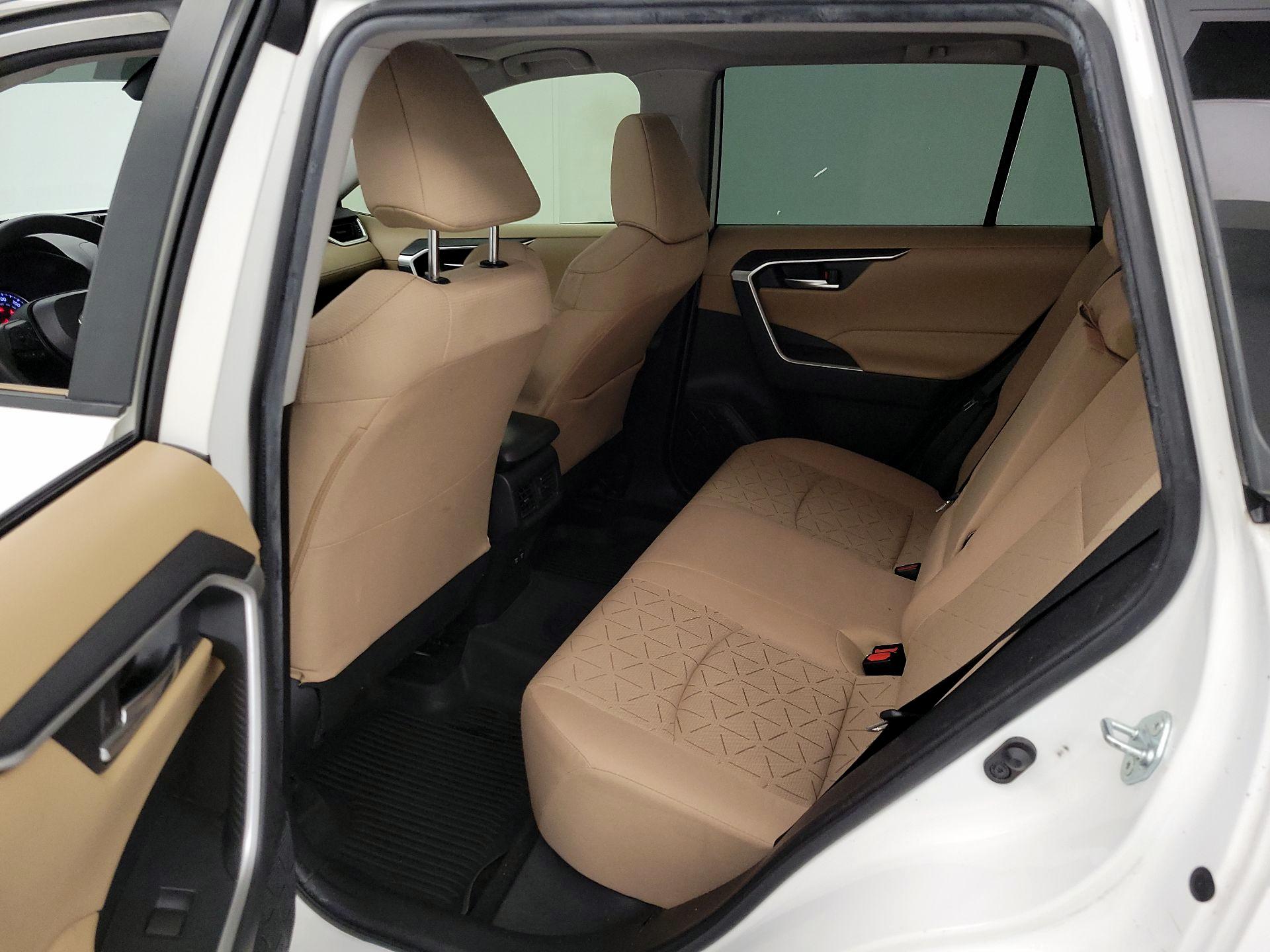 Thumbnail: 2019 Toyota RAV4 - 20