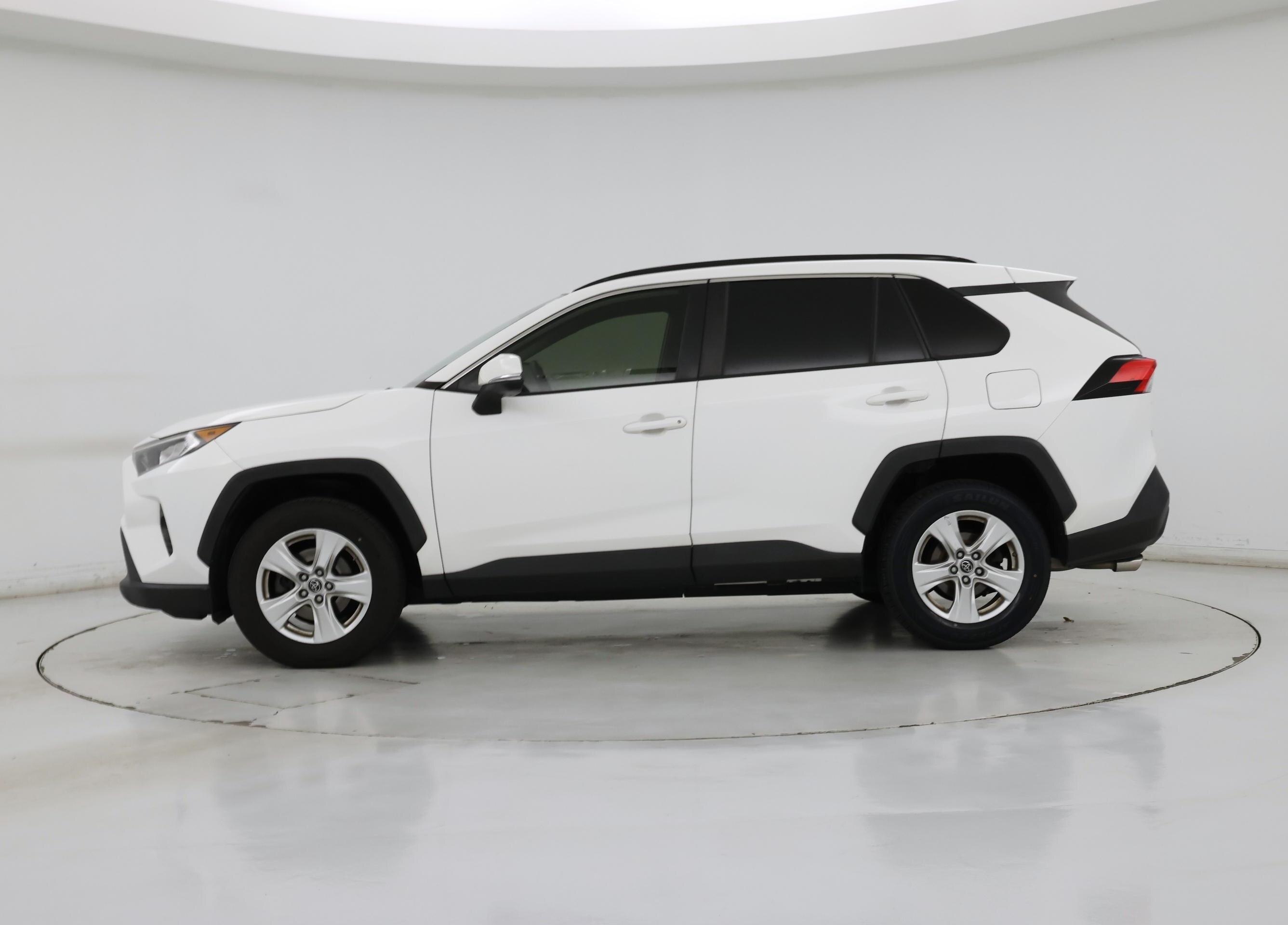 Thumbnail: 2019 Toyota RAV4 - 3
