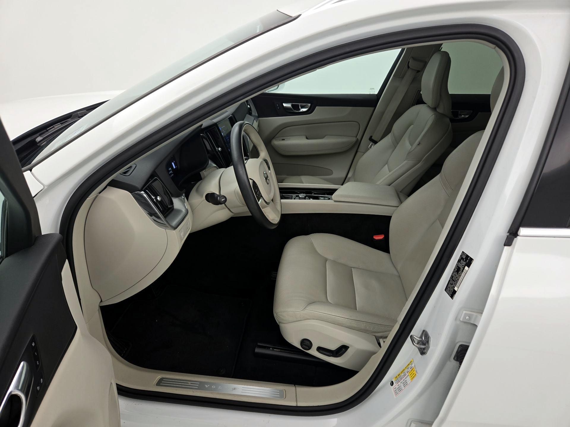 Thumbnail: 2019 Volvo XC60 - 11