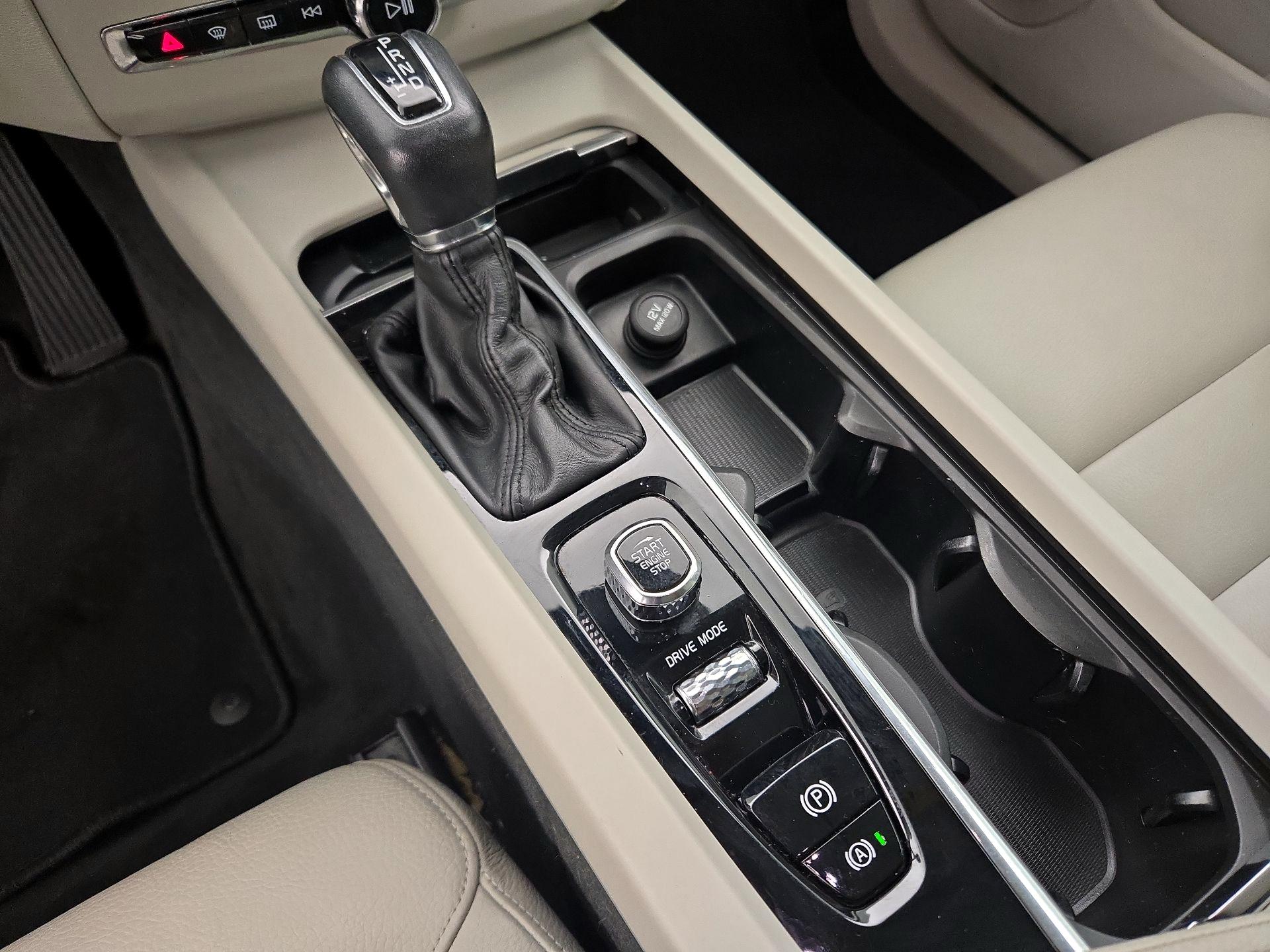 Thumbnail: 2019 Volvo XC60 - 17