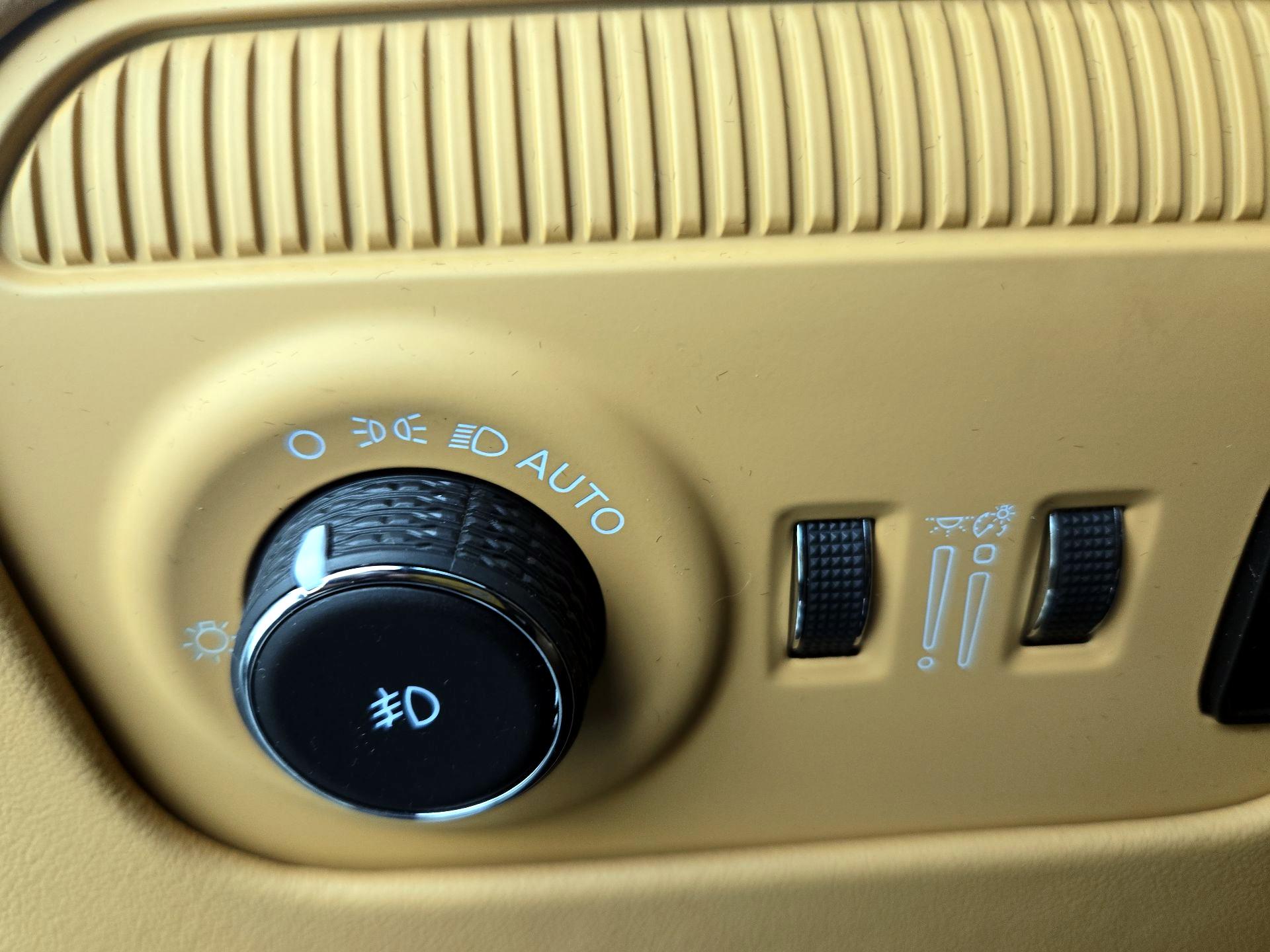 Thumbnail: 2023 Jeep Grand Wagoneer L - 13