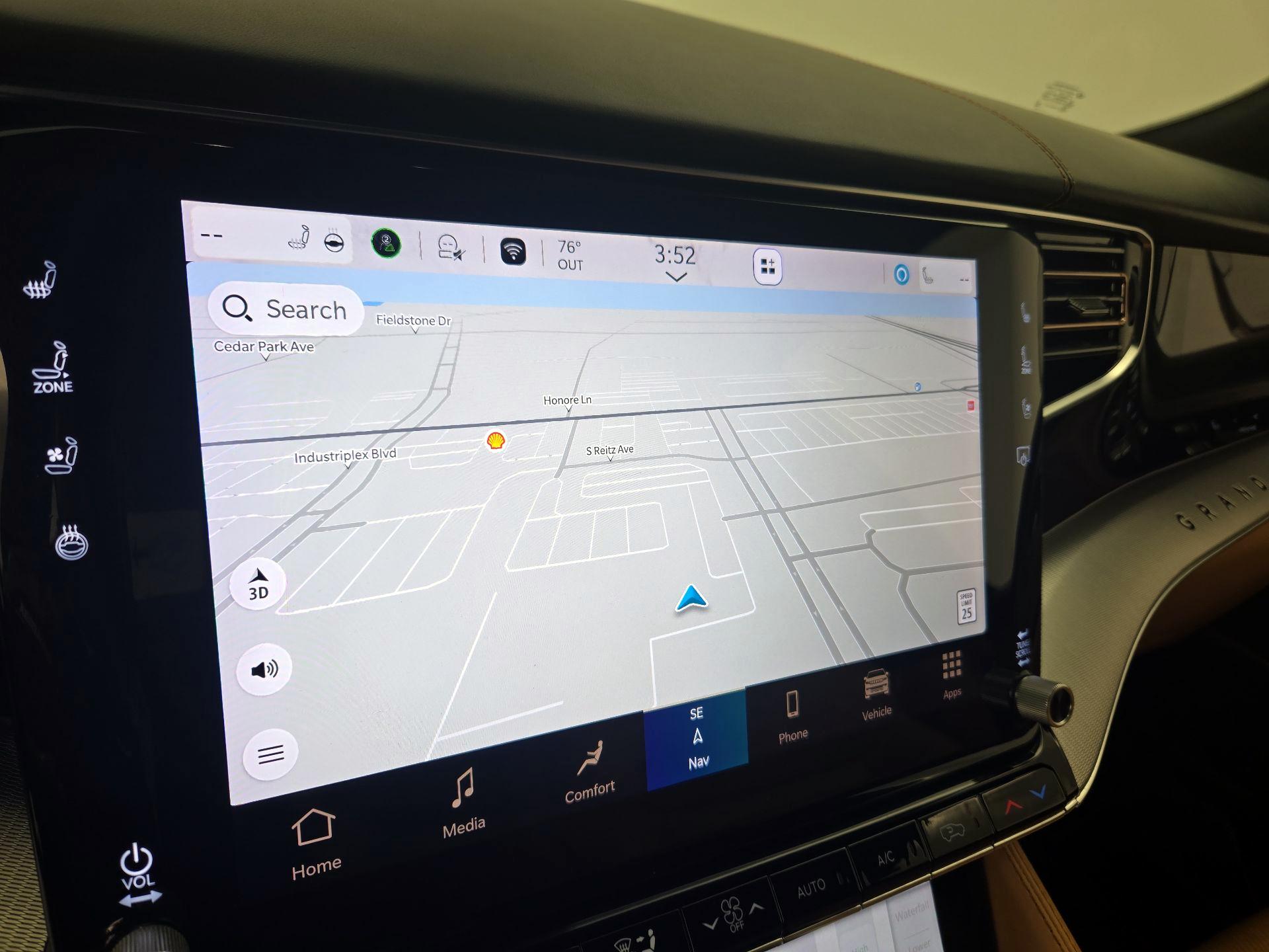 Thumbnail: 2023 Jeep Grand Wagoneer L - 14