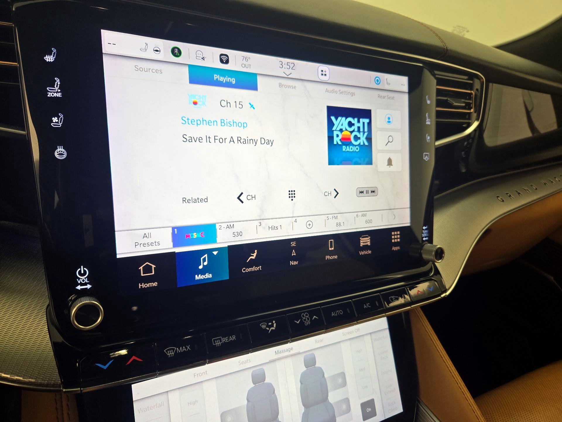 Thumbnail: 2023 Jeep Grand Wagoneer L - 16