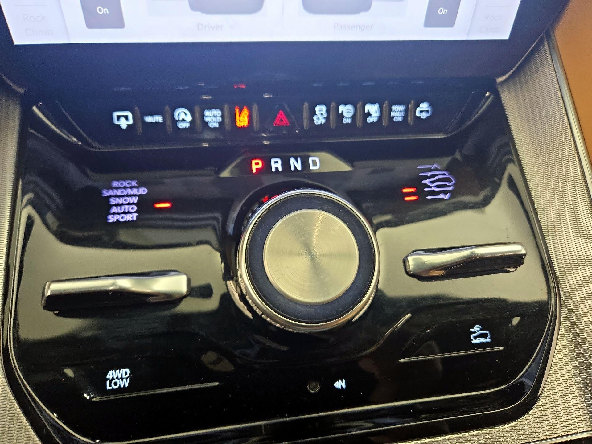 Thumbnail: 2023 Jeep Grand Wagoneer L - 18