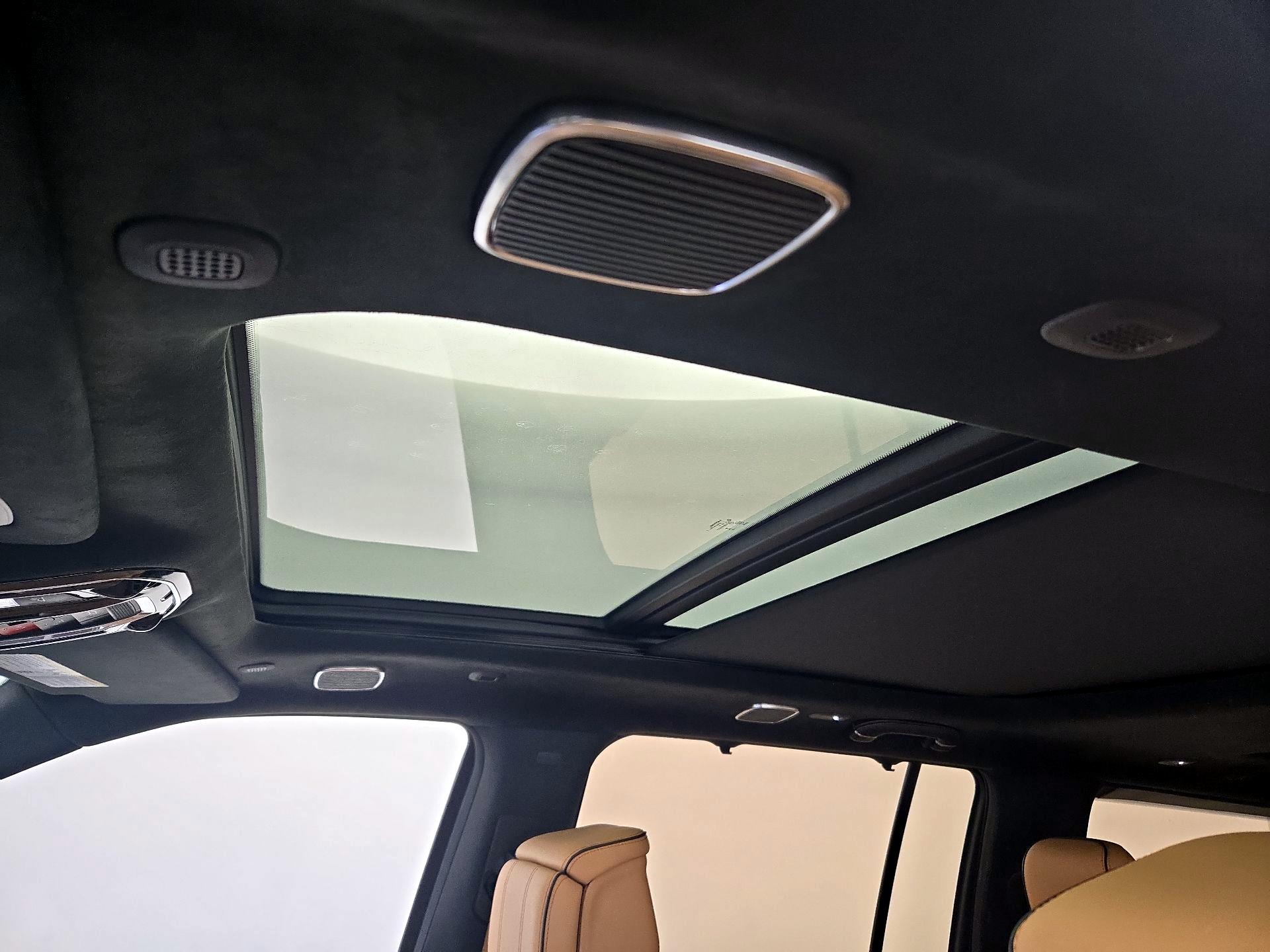 Thumbnail: 2023 Jeep Grand Wagoneer L - 19