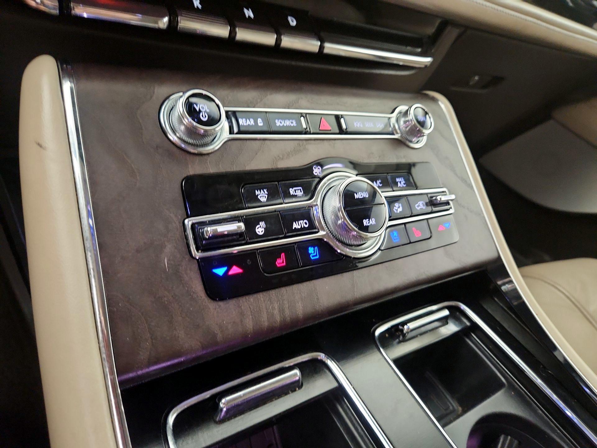 Thumbnail: 2020 Lincoln Aviator - 16