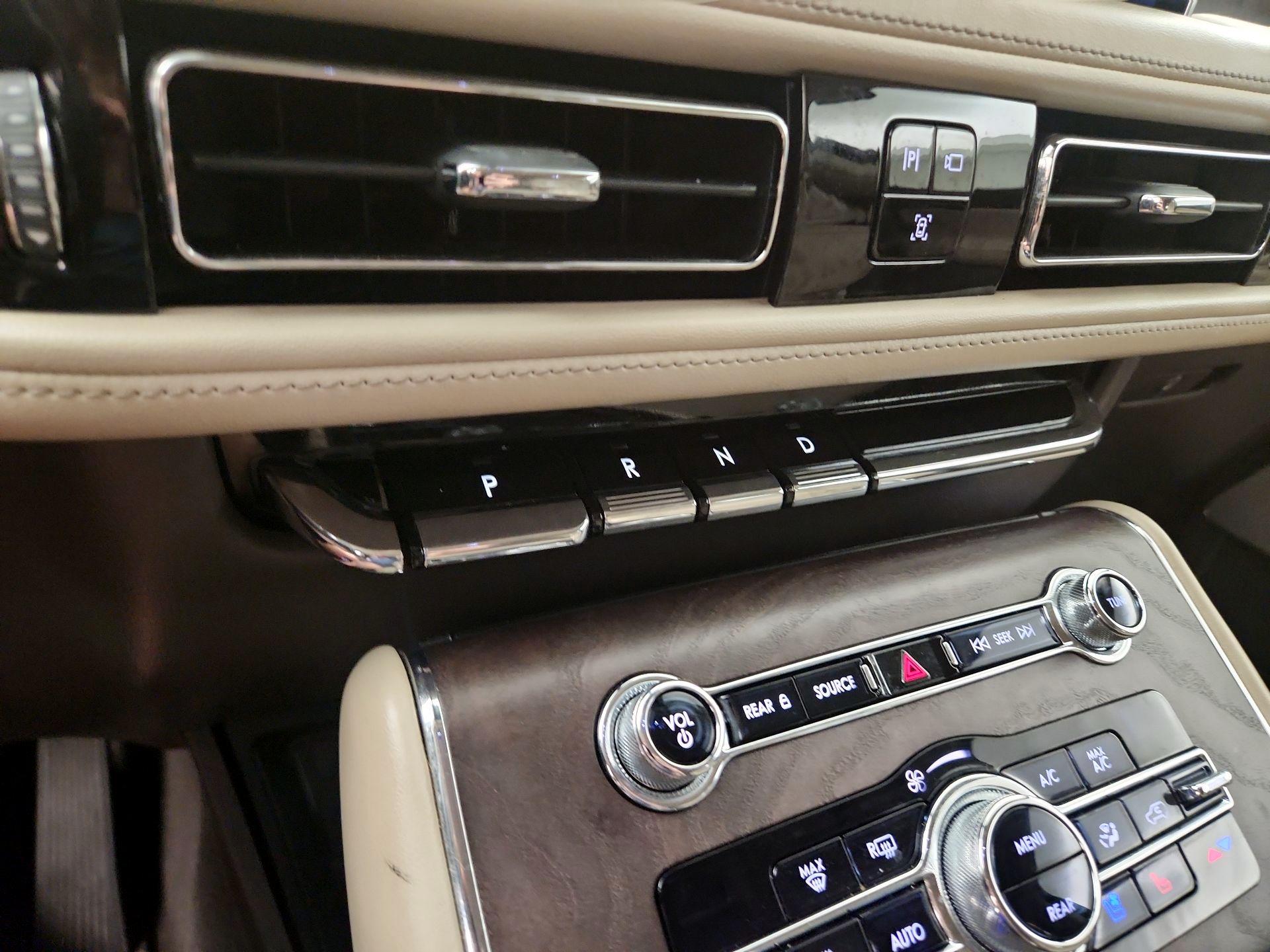 Thumbnail: 2020 Lincoln Aviator - 17